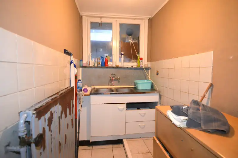 TE RENOVEREN: 193 m2 - 4 slpks - nabij station/stadsrand foto 3
