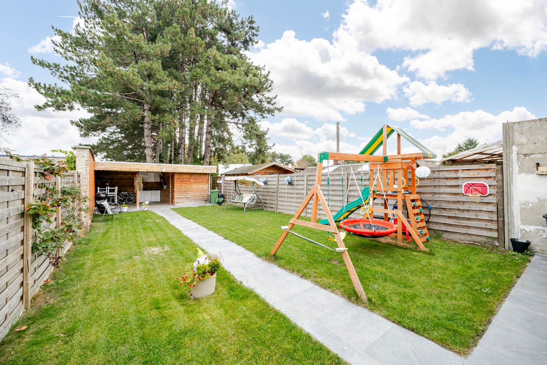 Halfopen woning met 4 slaapkamers en grote tuin in Evergem foto 17