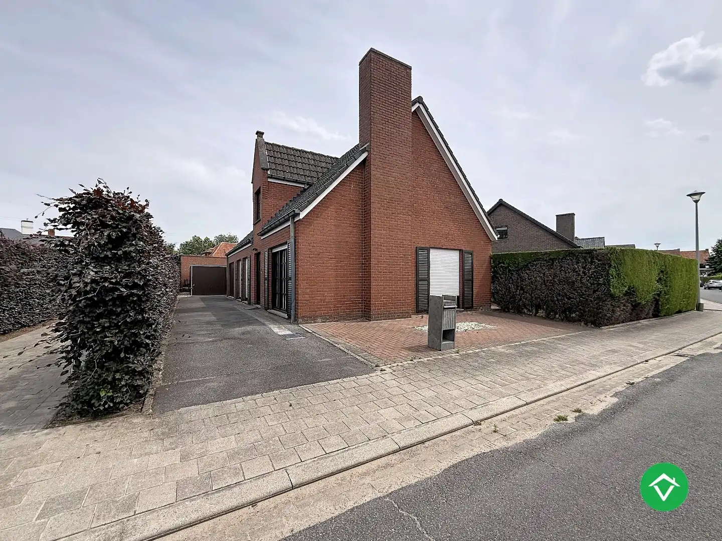 Hoofdfoto van de publicatie: Gelijkvloerse woning met 3 slaapkamers, tuin en garage in een doodlopende straat te Roeselare