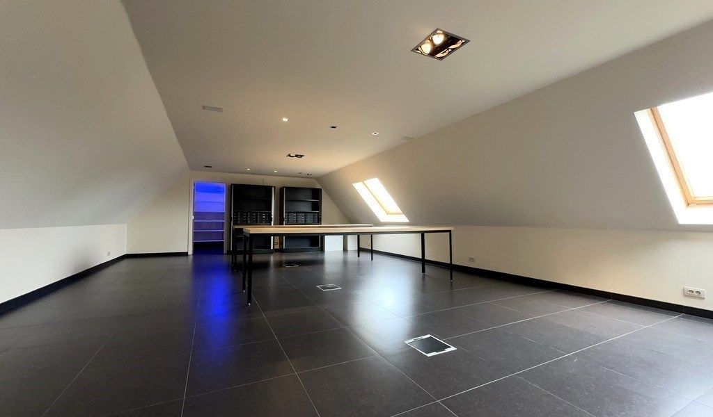 Handelspand met ruime garage te koop in Melle foto 18