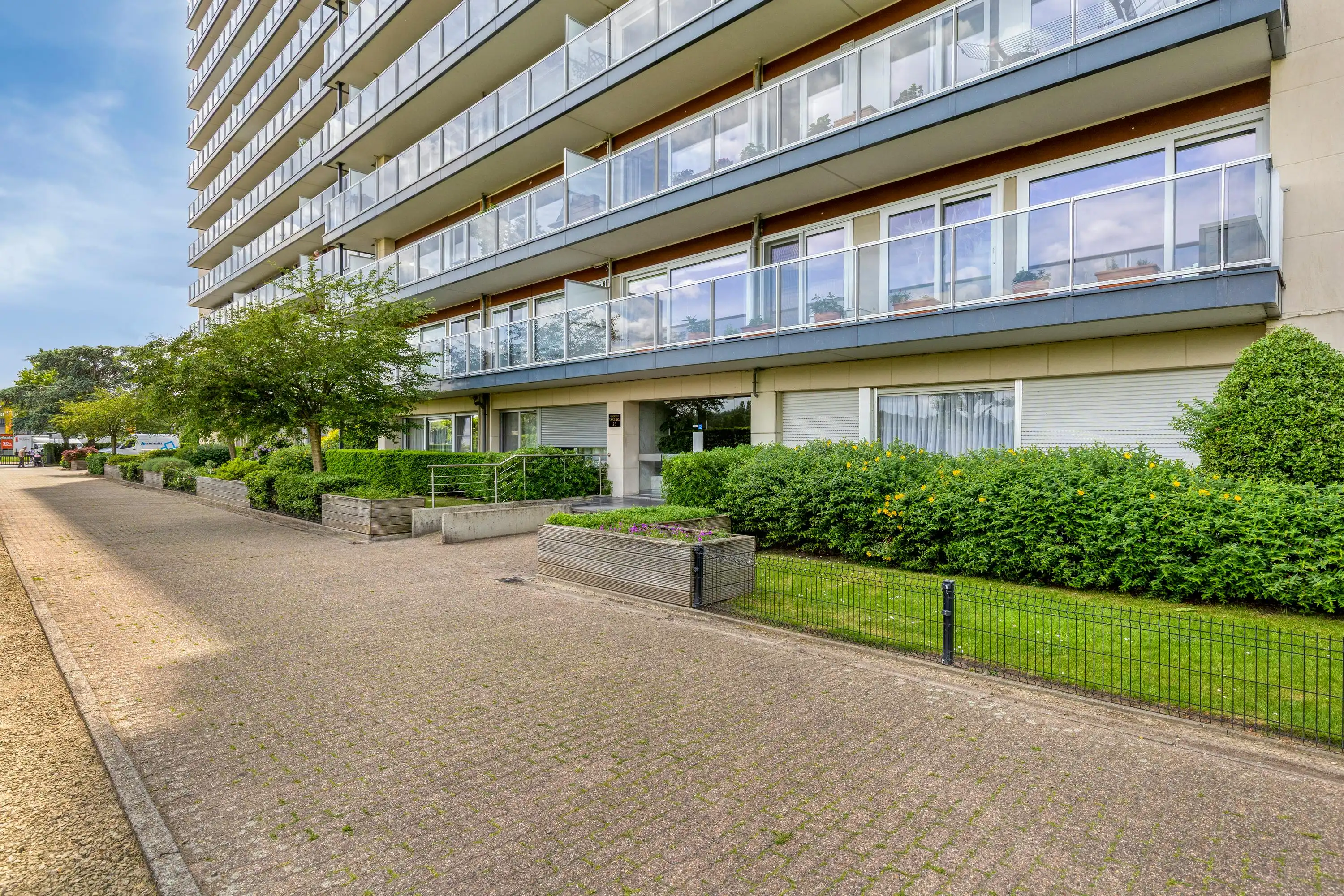 Appartement met terras en staanplaats te koop Merksem foto 2