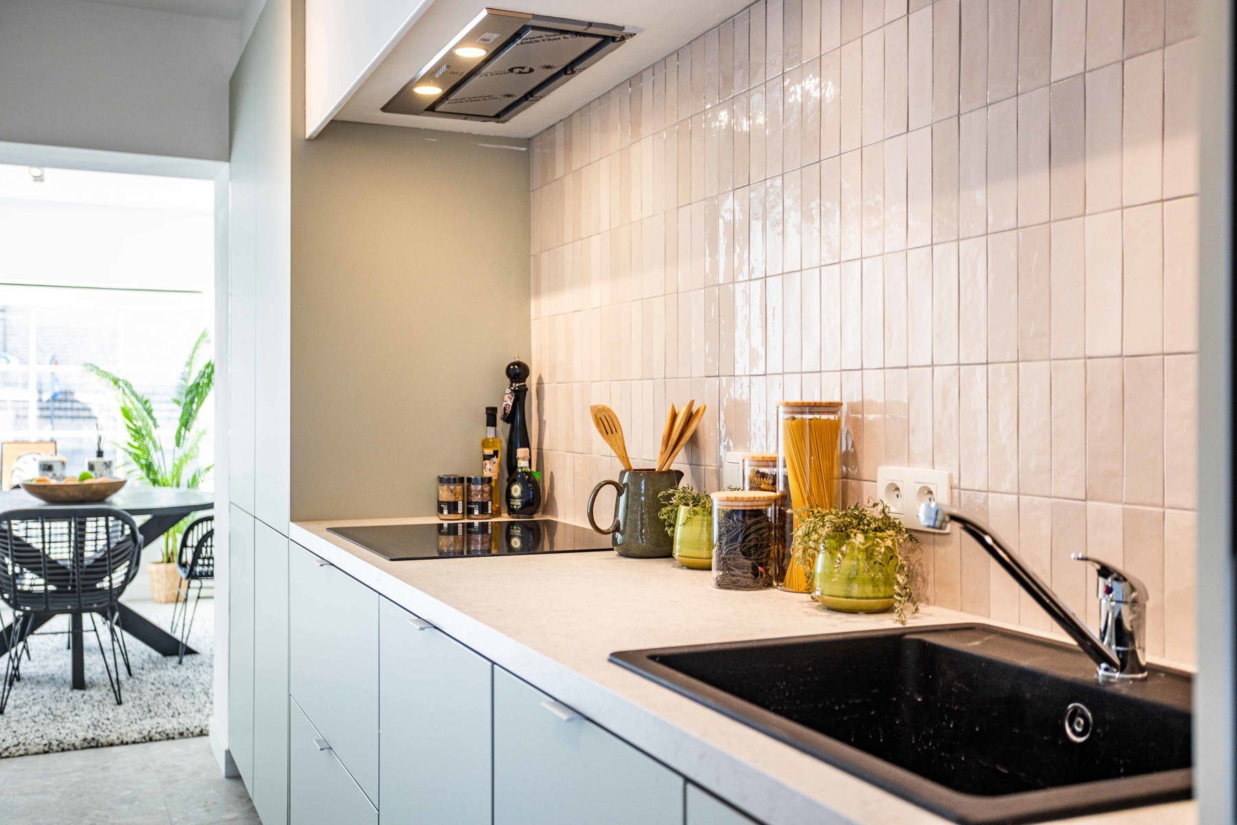 Gerenoveerde woning met 3 slaapkamers en 2 badkamers foto 6