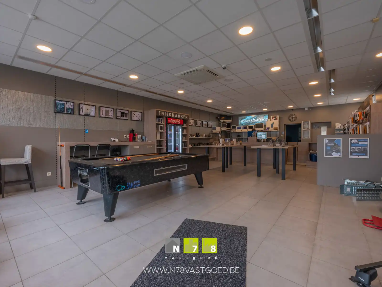 Commerciële ruimte te koop foto {{pictureIndex}}