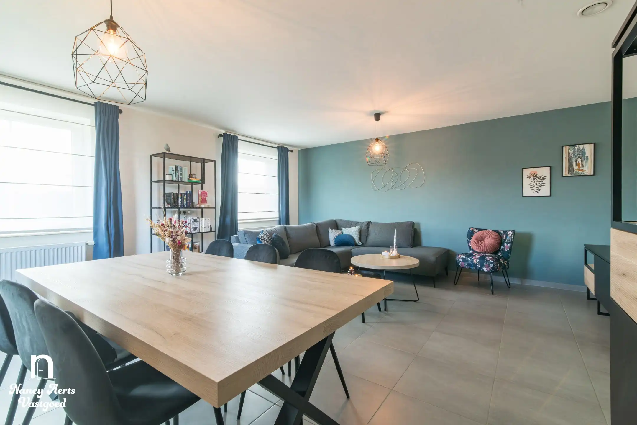 Instapklaar duplex-appartement met terras en 2 parkings foto 9
