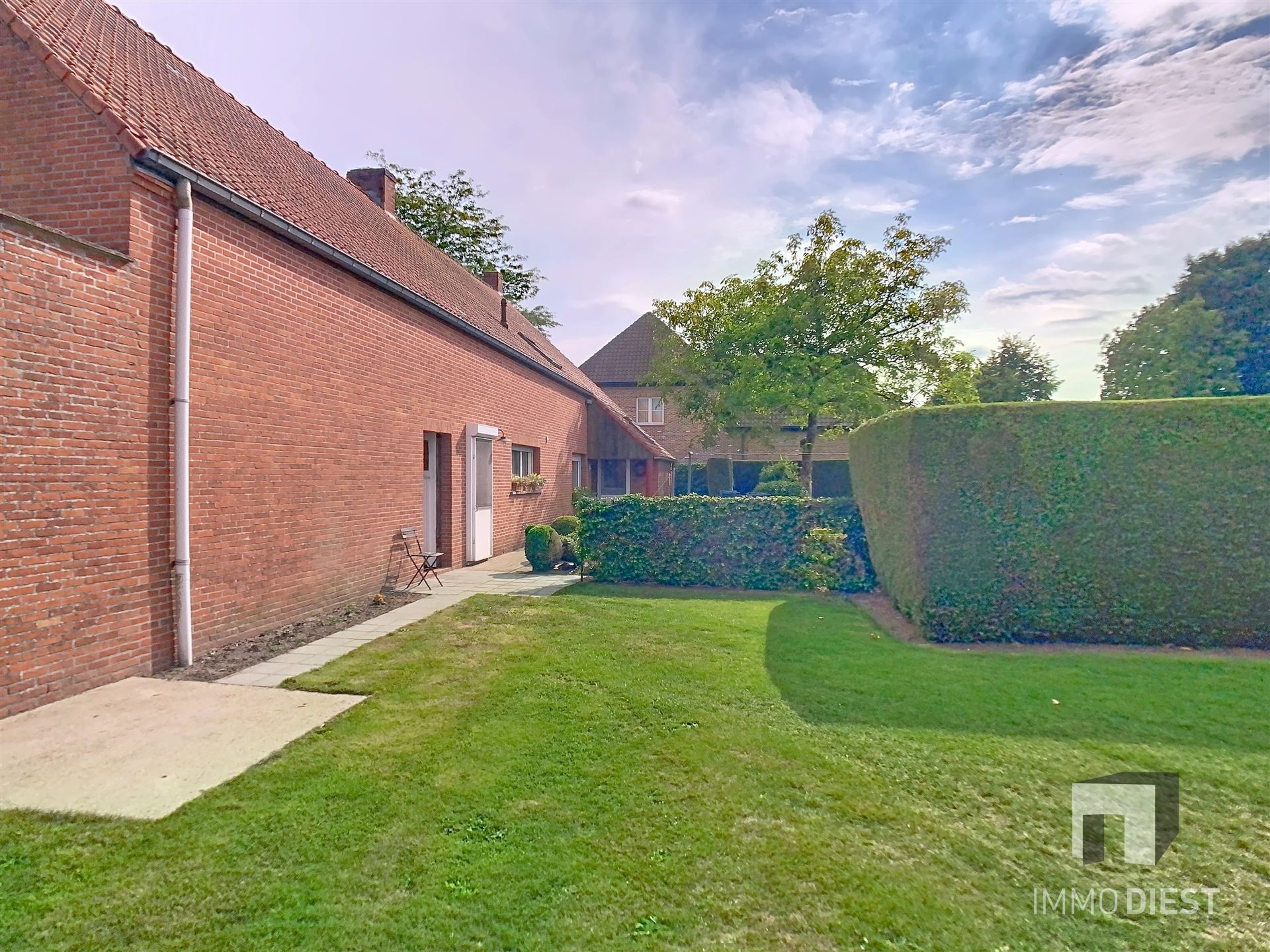 Charmante hoeve met schuren en een knappe tuin te Geel. foto 38