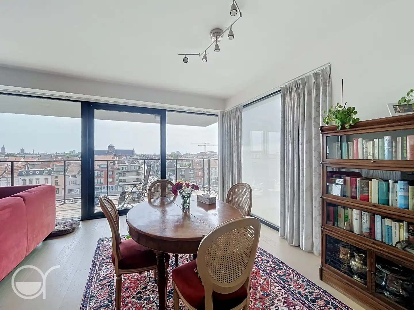 Recent 2 slaapkamerappartement aan de Nieuwevaart foto 2