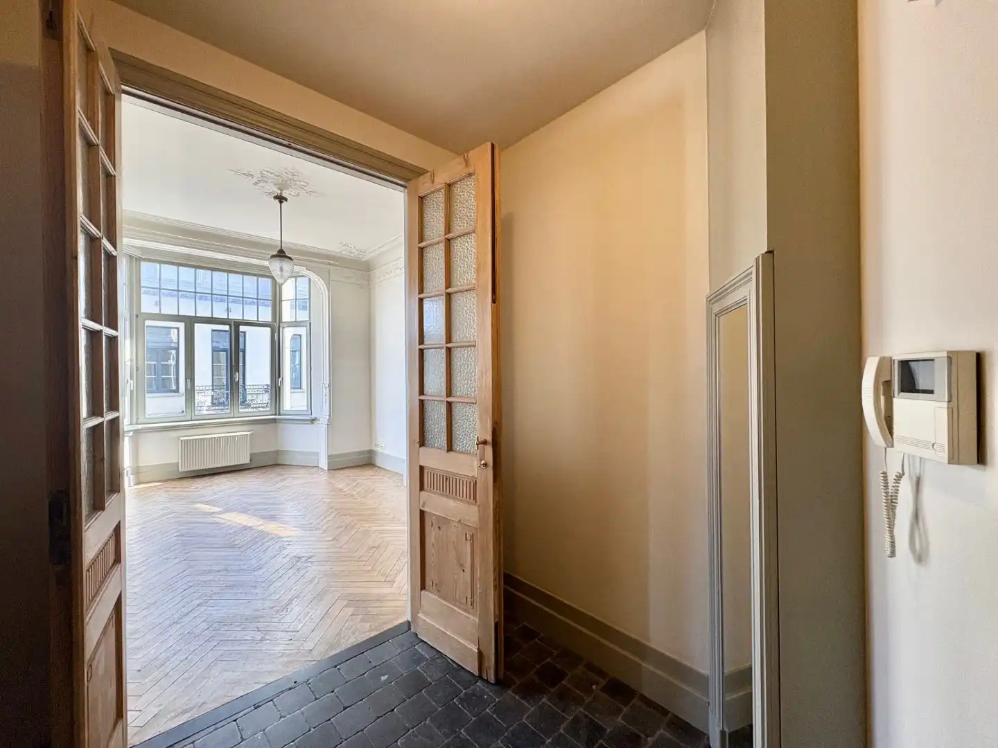 Elegante en instapklare 2-slaapkamerappartement in het groeiende Zurenborg foto 6