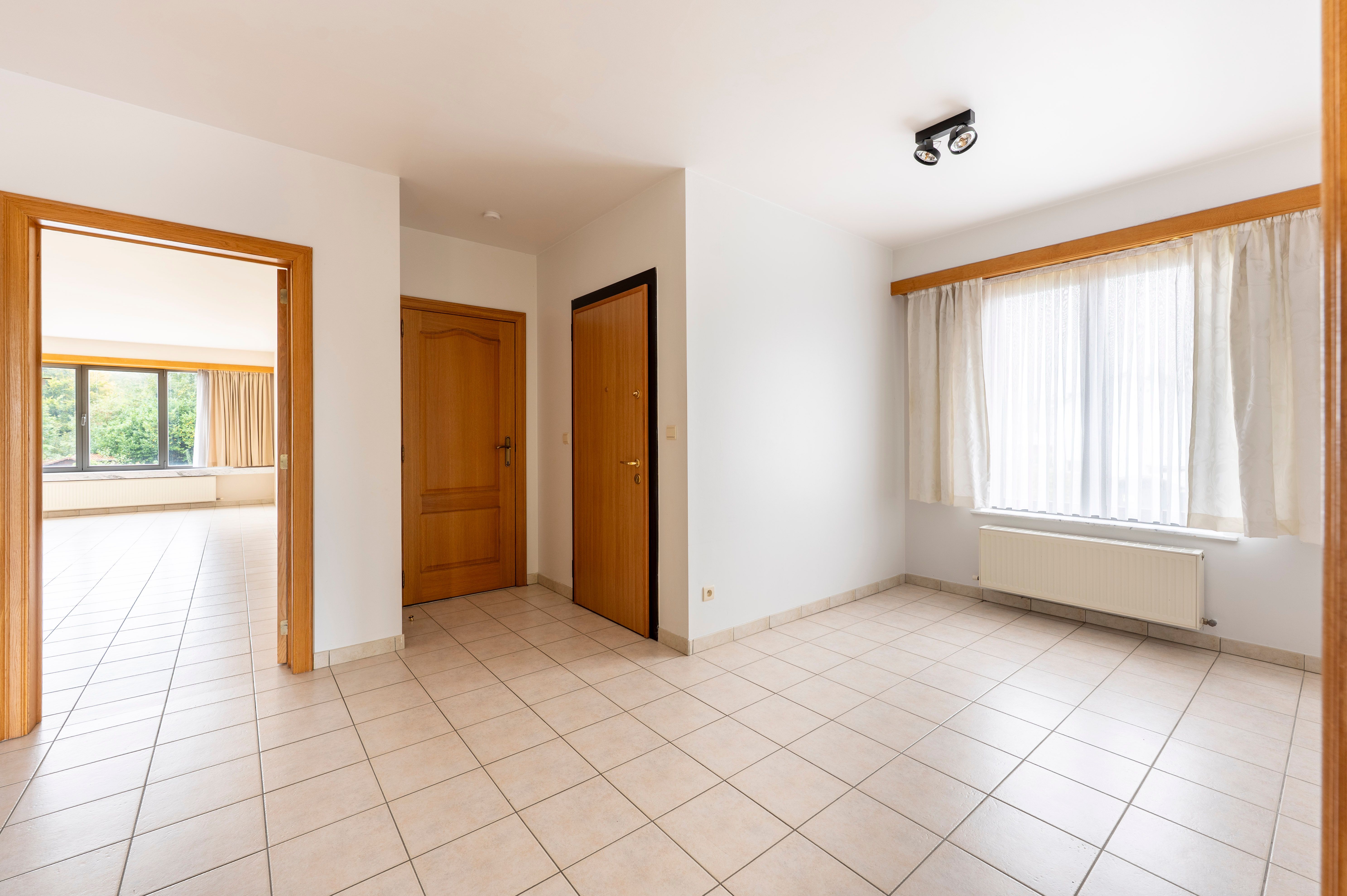 Ruim appartement met 2 slaapkamers, terras én garage in hartje Wommelgem! foto 16