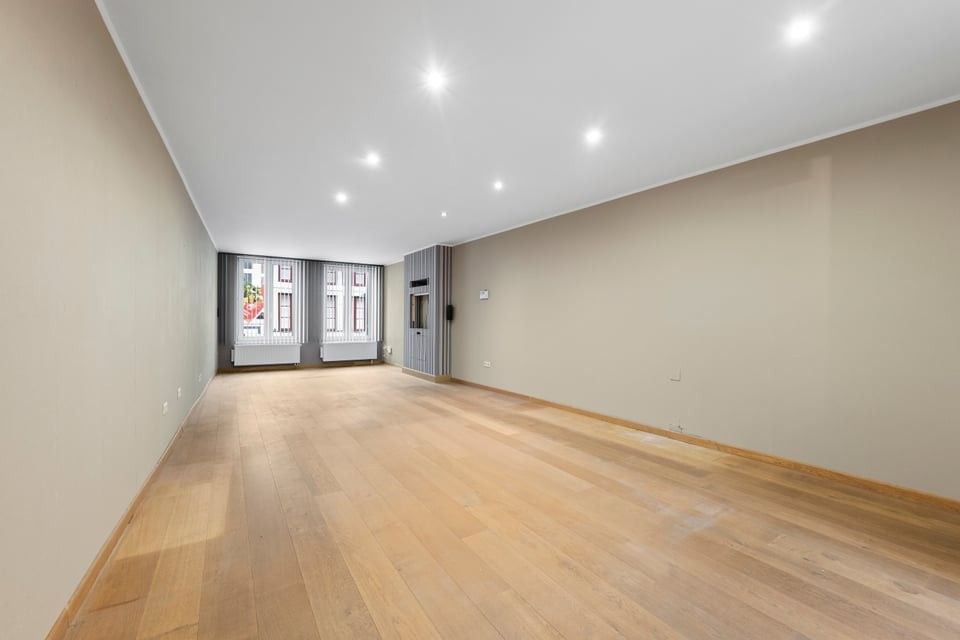 Charmant handelshuis op toplocatie in het hart van de Tongerse winkelstraat foto 4