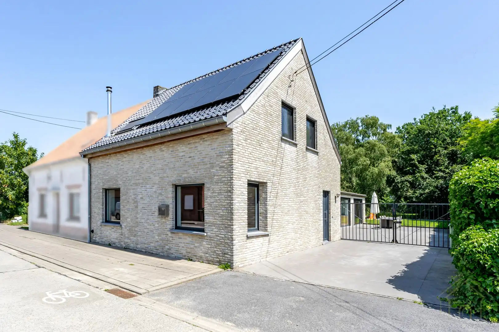 Instapklare halfopen woning met 4 slaapkamers en zicht op groen in Terhand foto {{pictureIndex}}