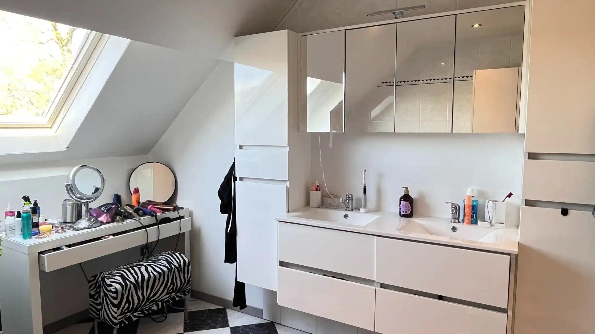 Vrijstaande woning met 4 slaapkamers en inpandige garage. foto 21