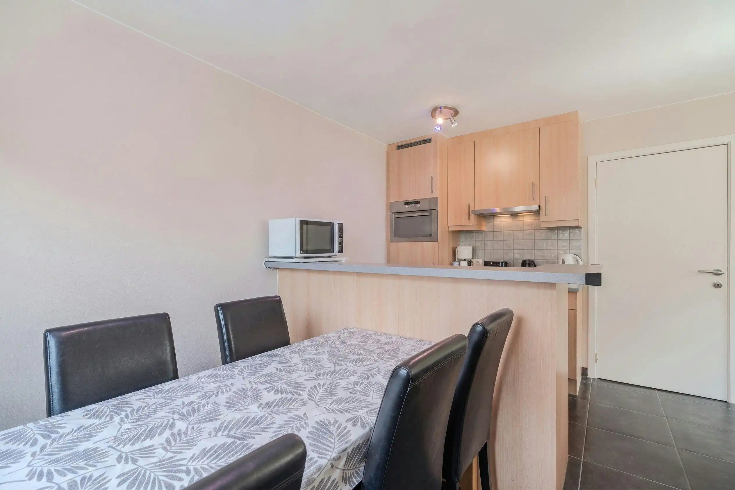 Aangenaam twee slaapkamer appartement in het centrum! foto 7