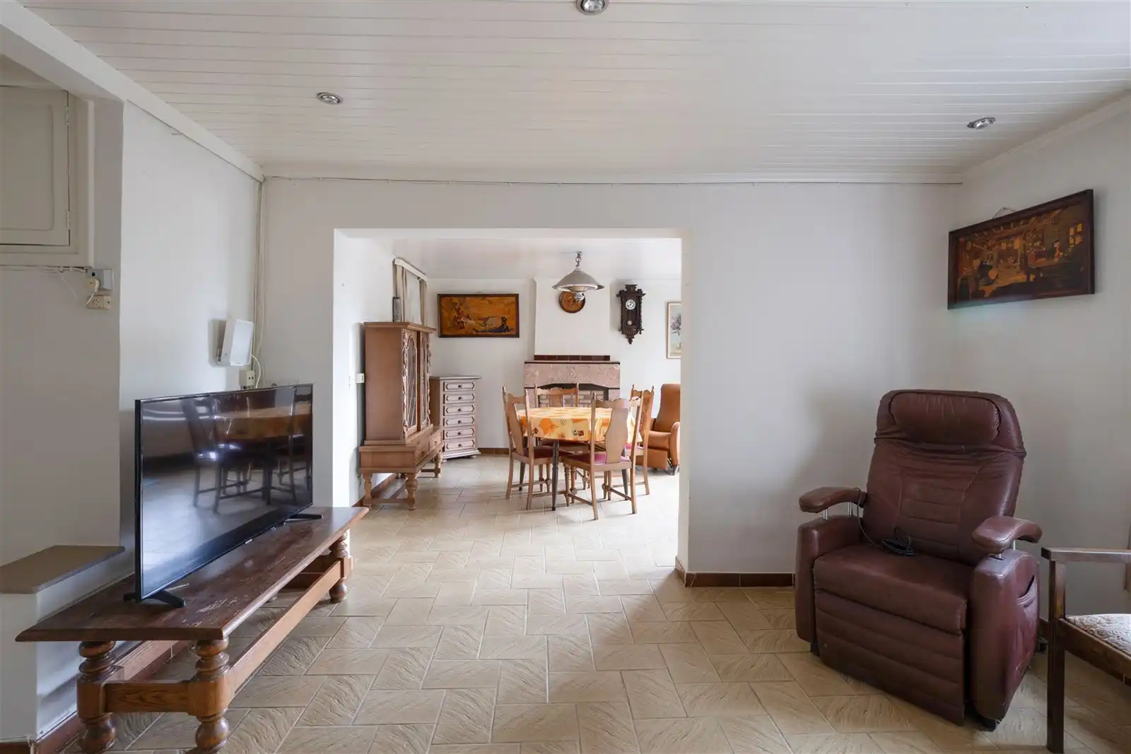 Prachtig gelegen te renoveren  Hoeve woning met stallingen en weides foto 8
