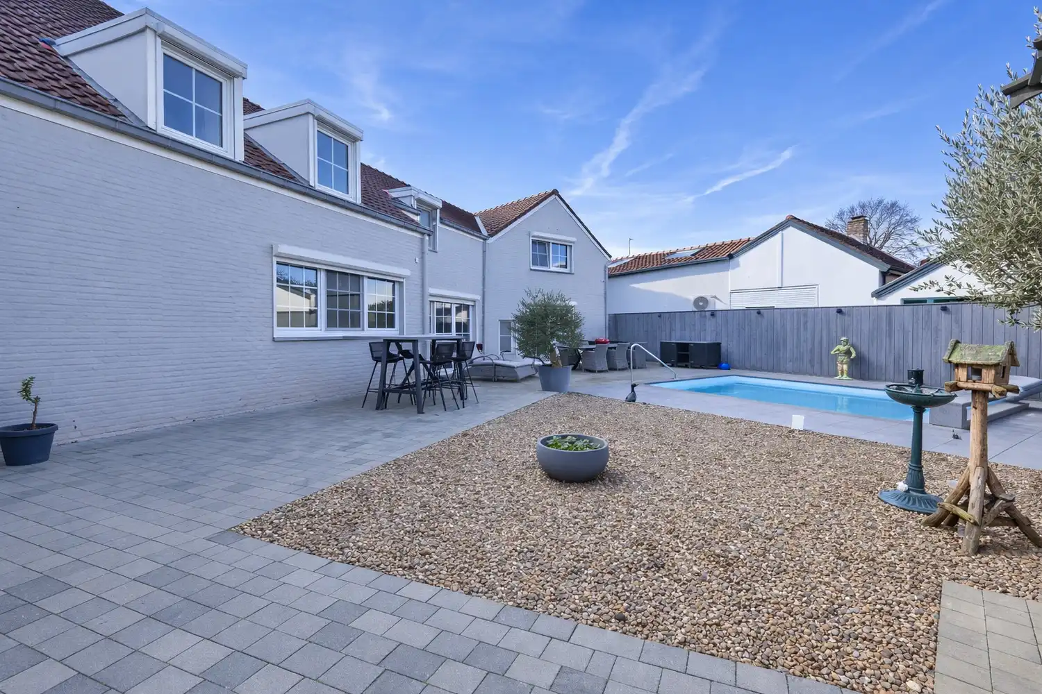 Karaktervolle woning met B&B in Veldwezelt foto 39