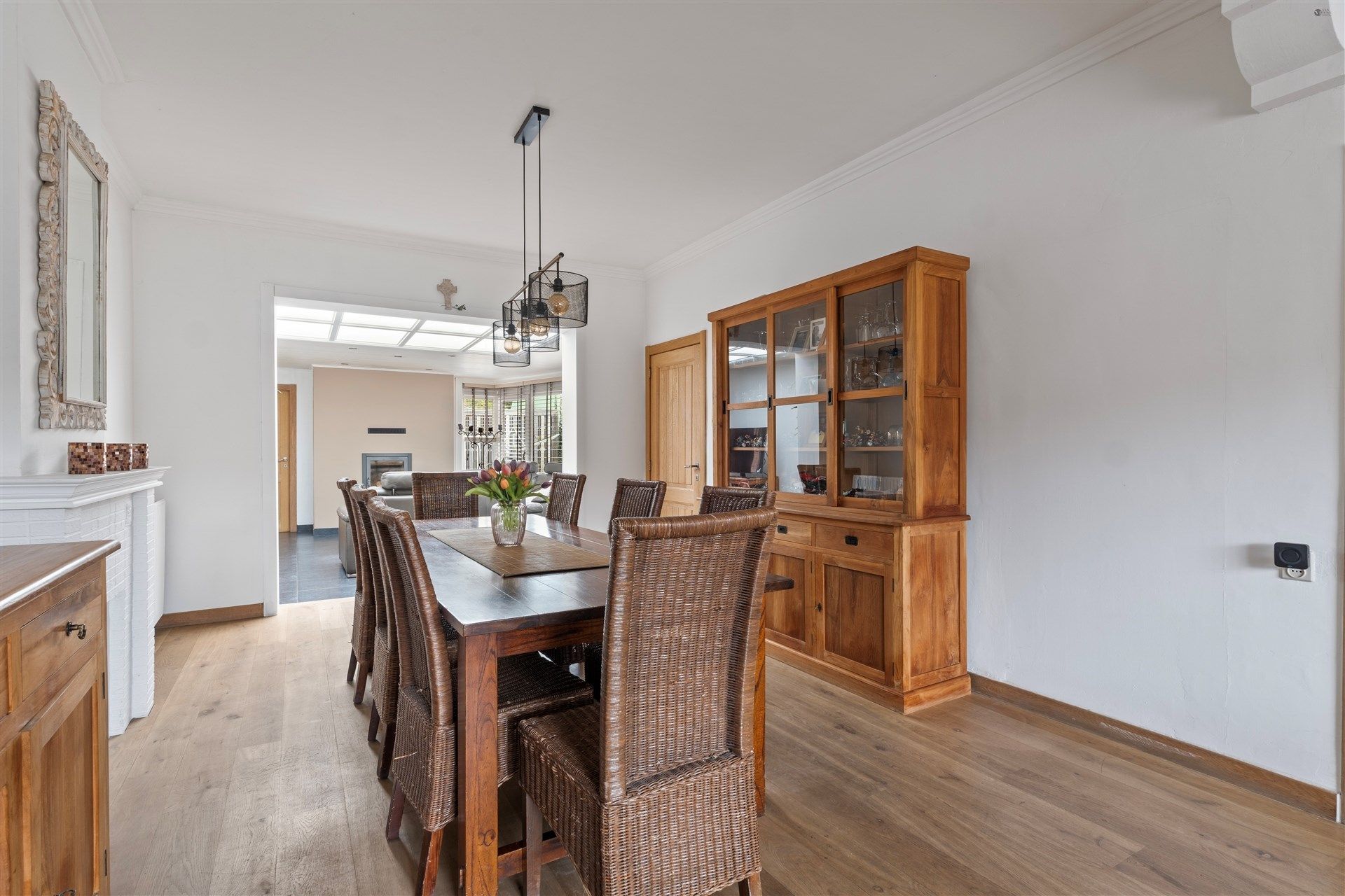 Indrukwekkende woning op een ruim perceel van 2208 m². foto 8