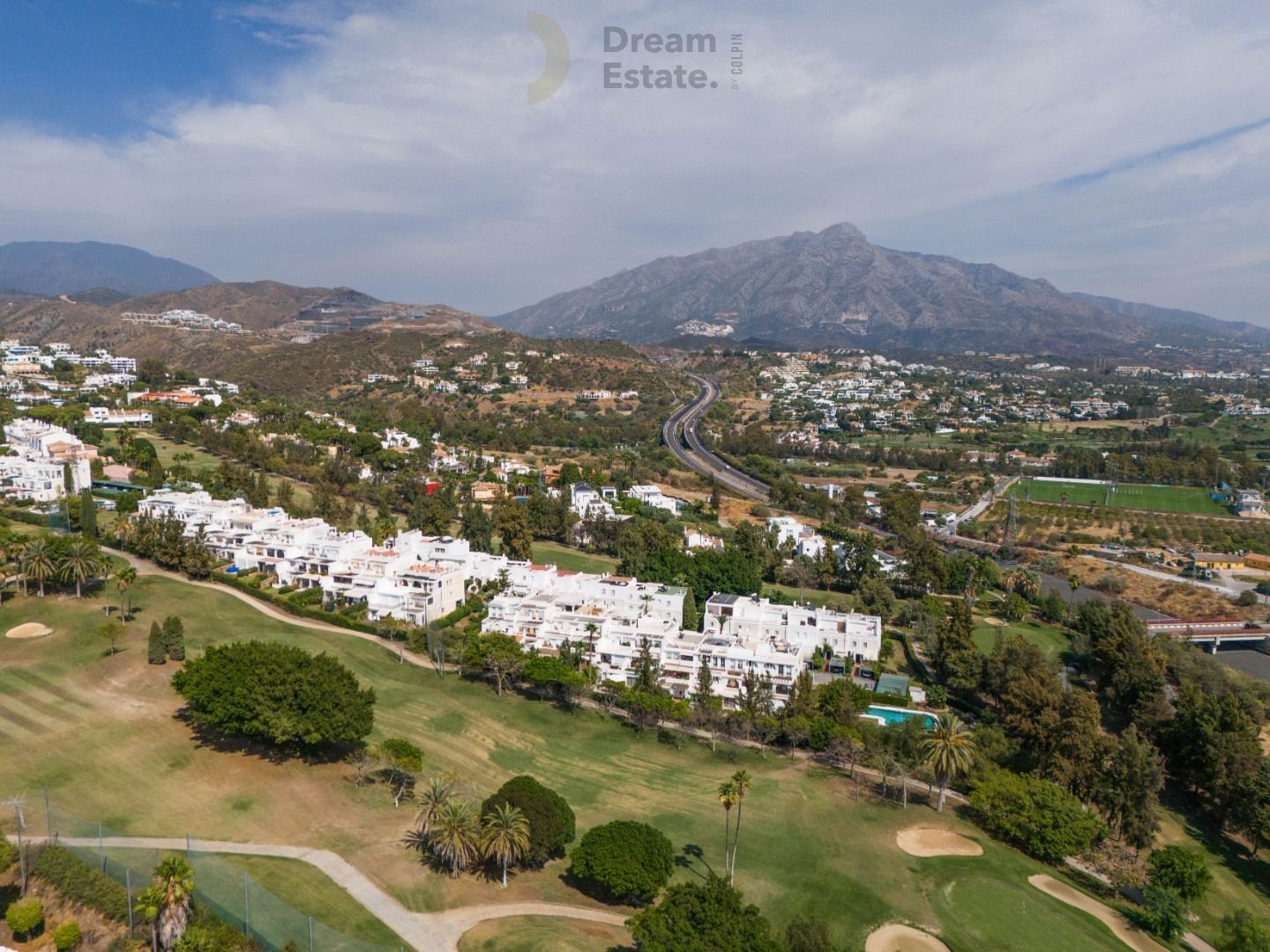 Nieuw Gerenoveerd Appartement op een Toplocatie in La Quinta, Nueva Andalucia foto {{pictureIndex}}