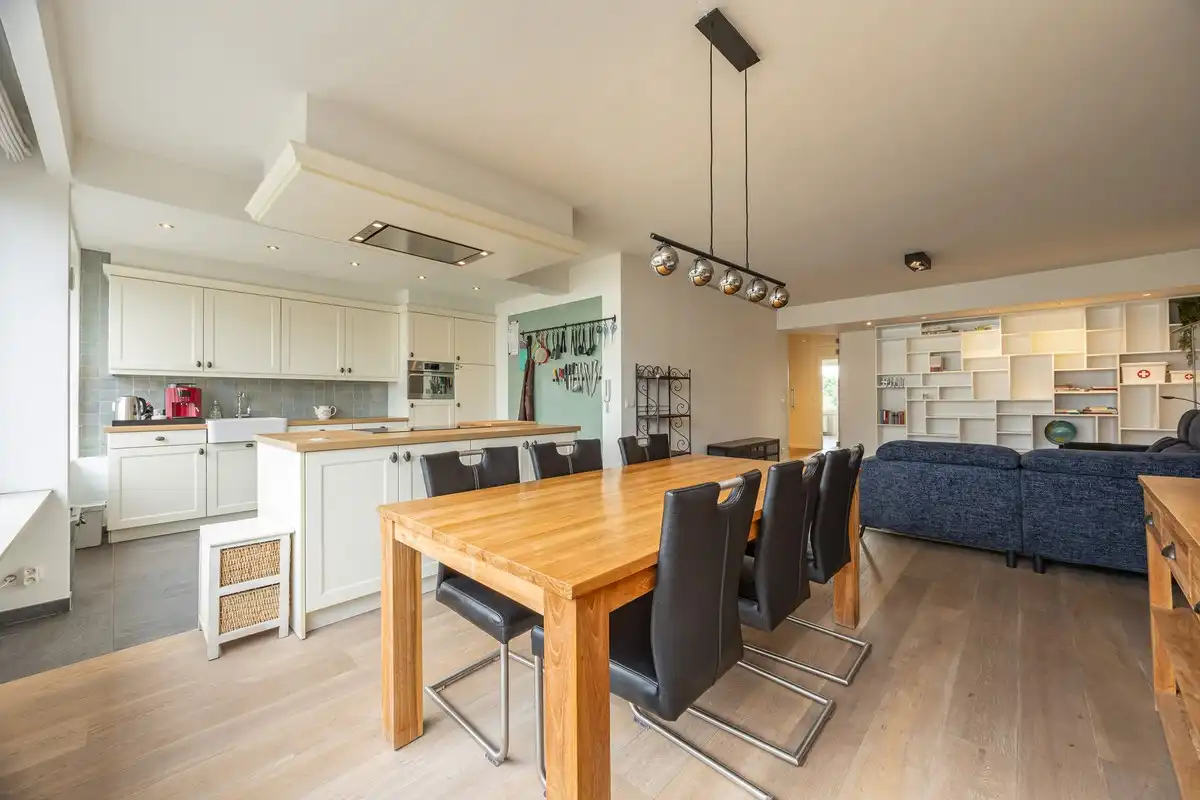 Zeer ruim en lichtrijk appartement te koop foto 7