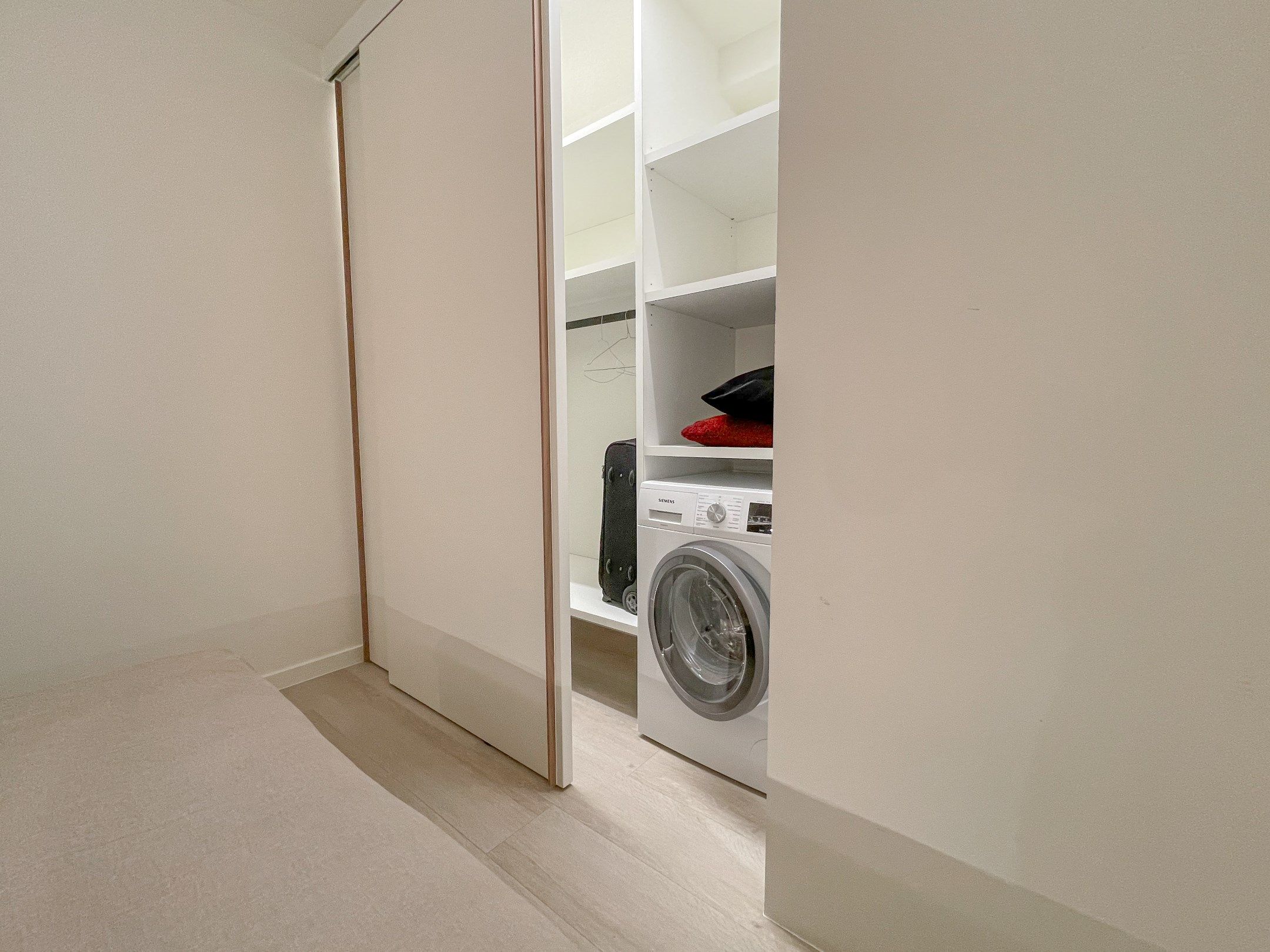 Recent tijdloos gerenoveerd appartement met zijdelings zeezicht. foto 20