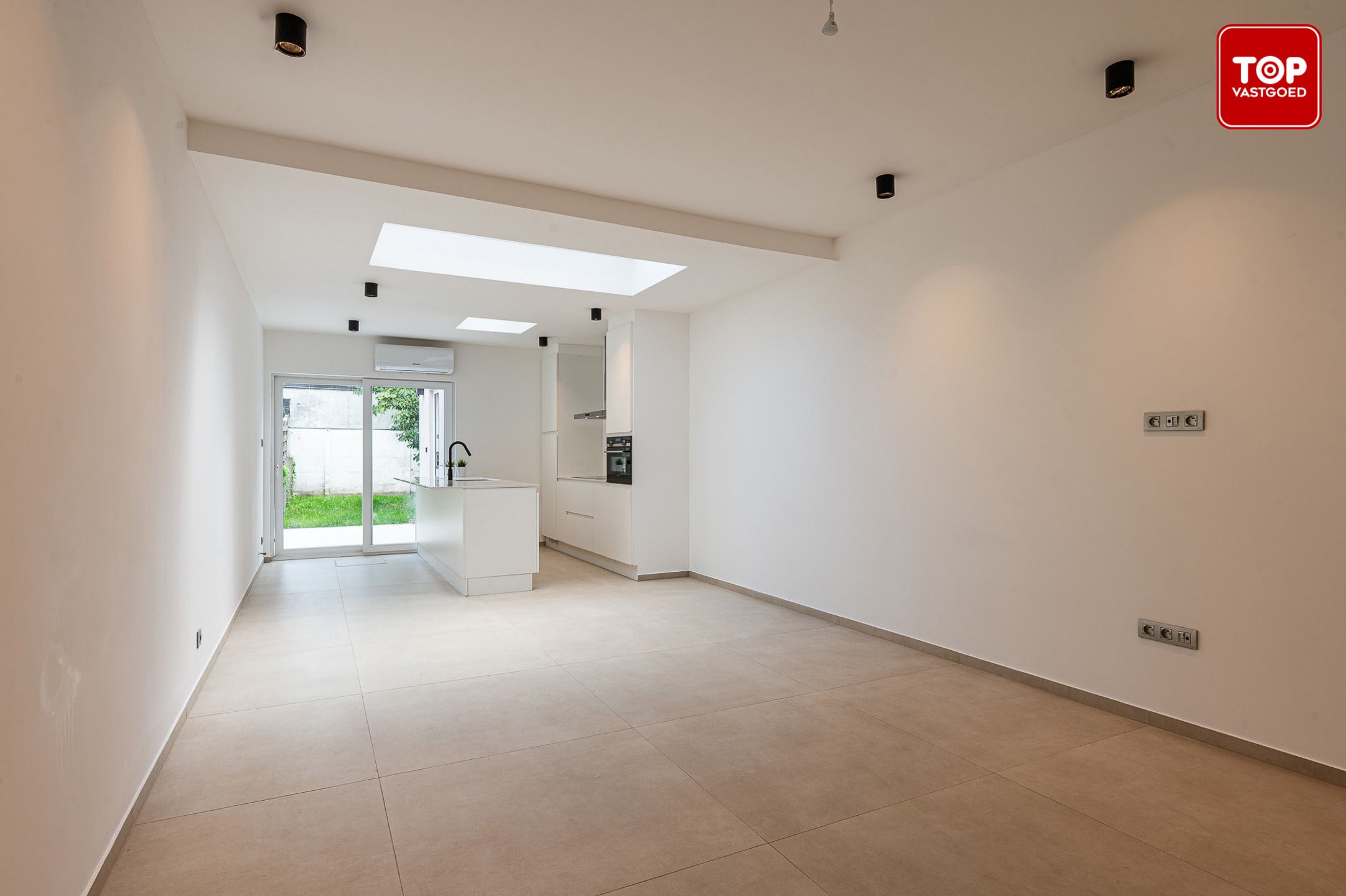 Stijlvol gerenoveerde gezinswoning met 4 slaapkamers en gezellige tuin foto 6