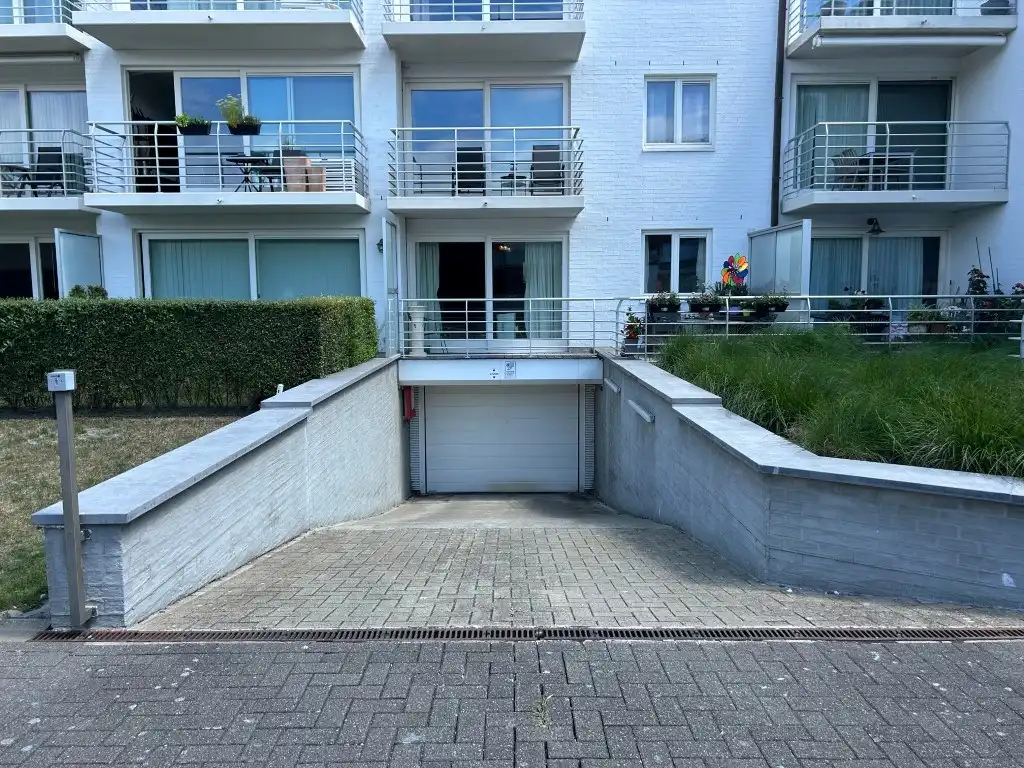 Inpandige parkeerplaats – uiterst centraal gelegen foto 4