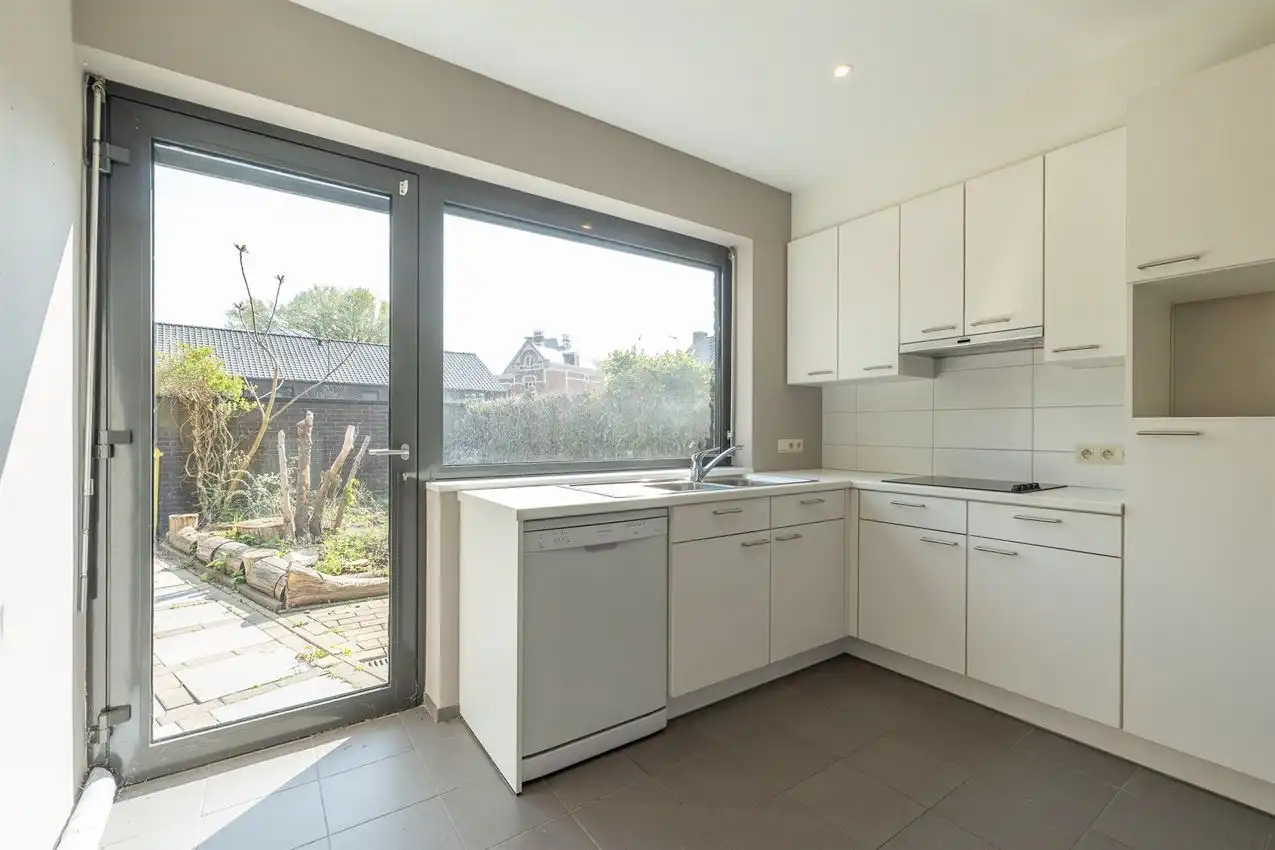 instapklare woning (3 slpk) in oude gemeenteschool foto 14