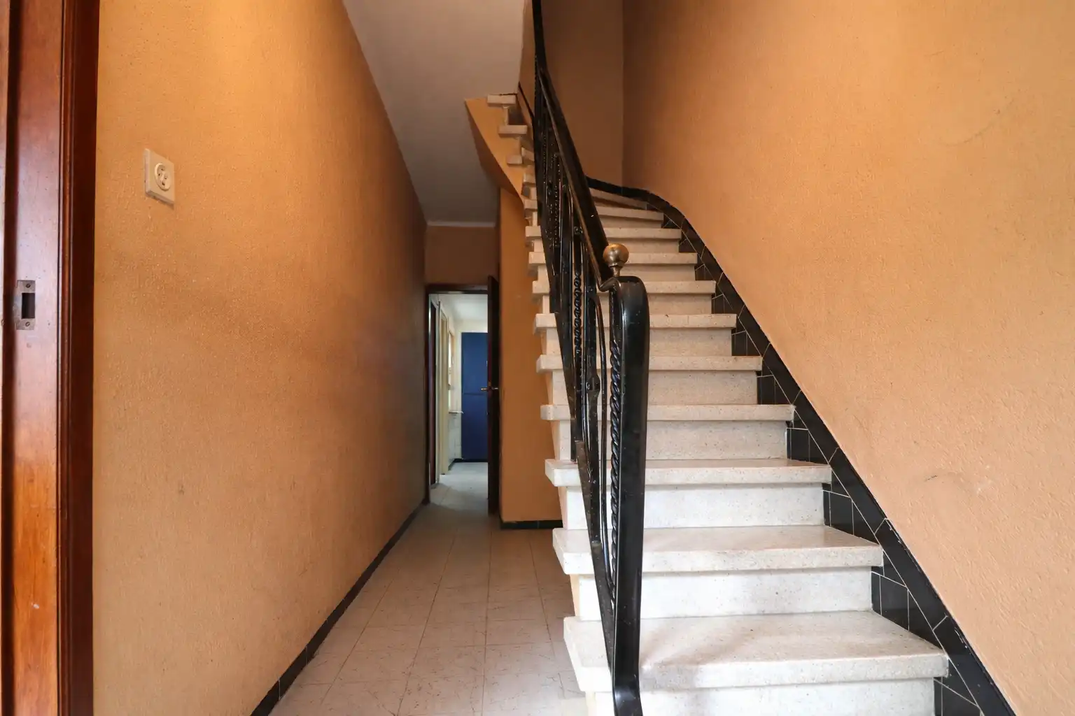 Te renoveren woning met 4 slaapkamers op wandelafstand van het centrum. foto 6