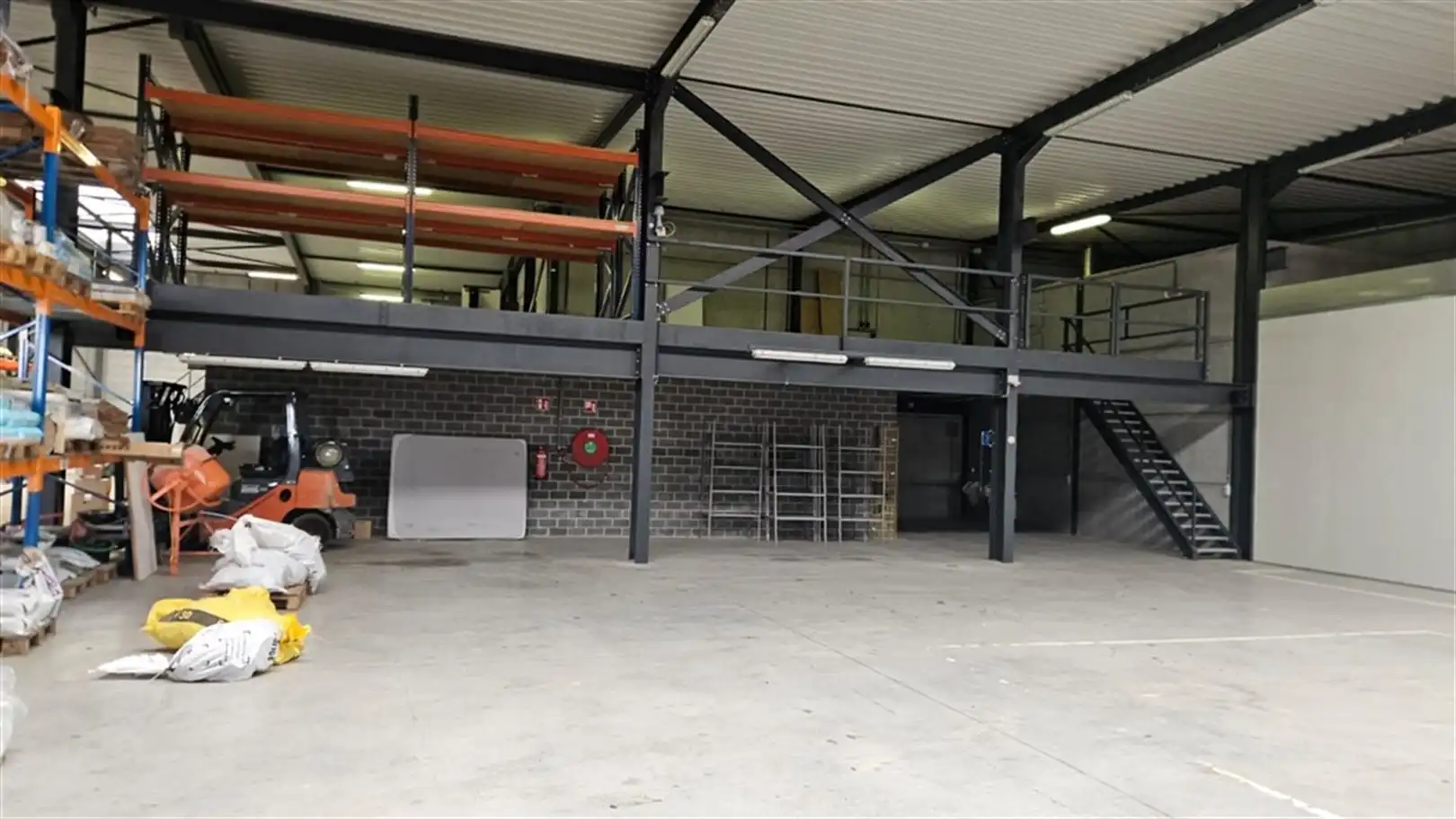 Magazijn op zichtlocatie langs E17 foto 6