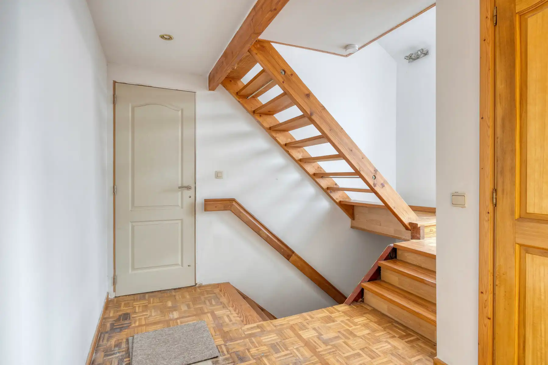 Ruime woning met 4 slaapkamers en loods  foto 21