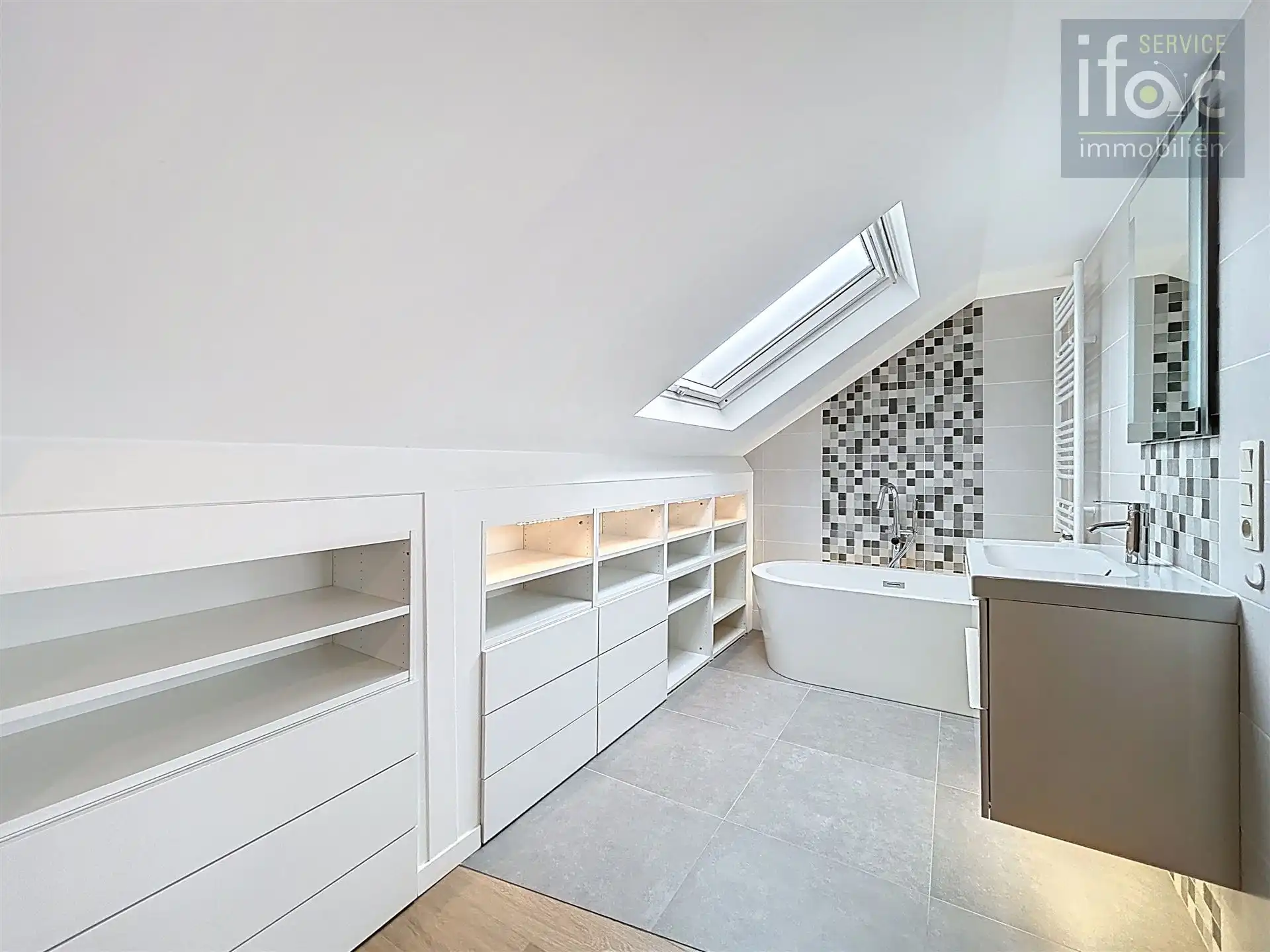 Mooi gerenoveerde woning met 4 slaapkamers en 2 badkamers. foto 12