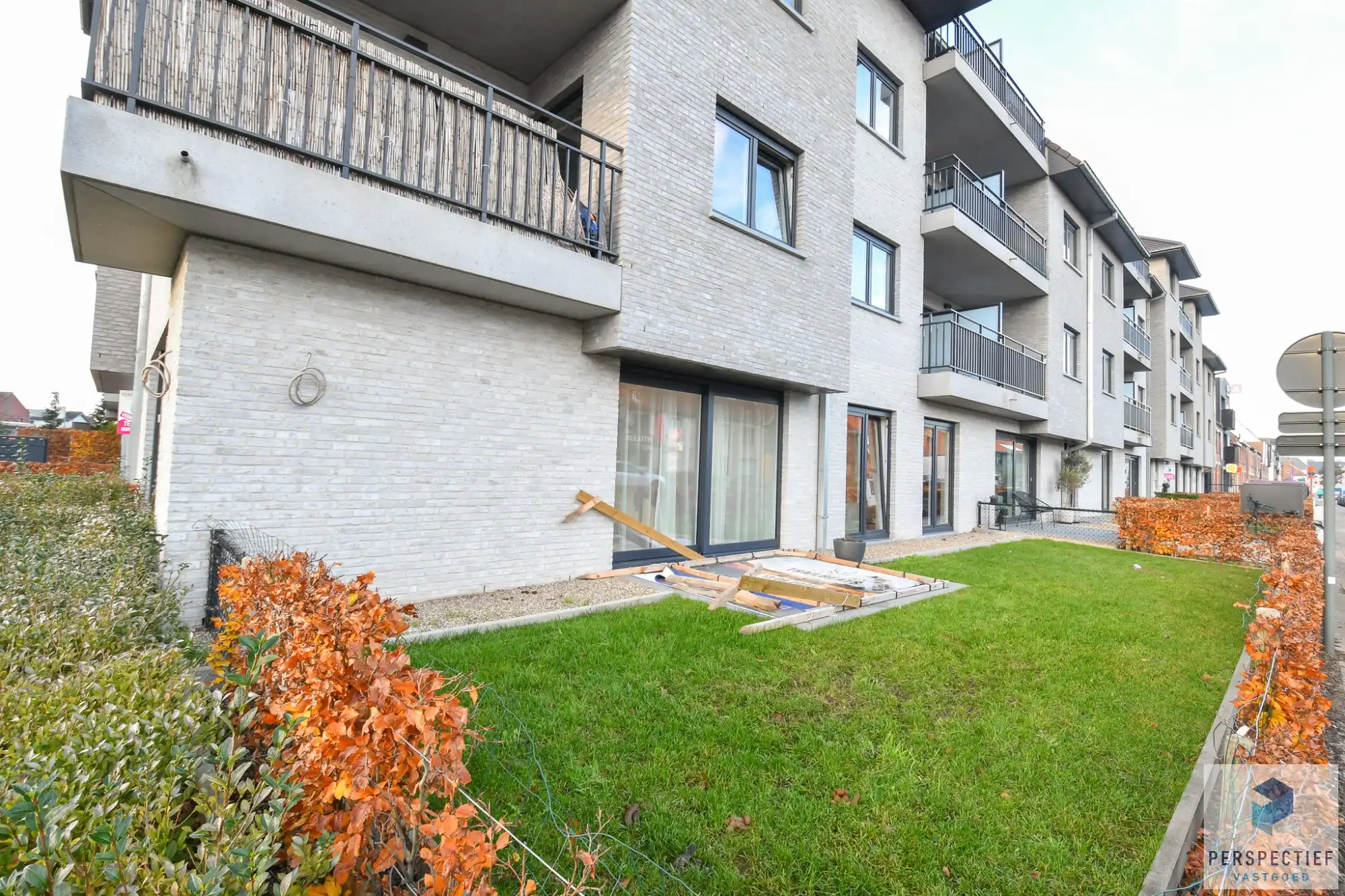 Strategisch gelegen handelsgelijkvloers op een zichtlocatie foto 2