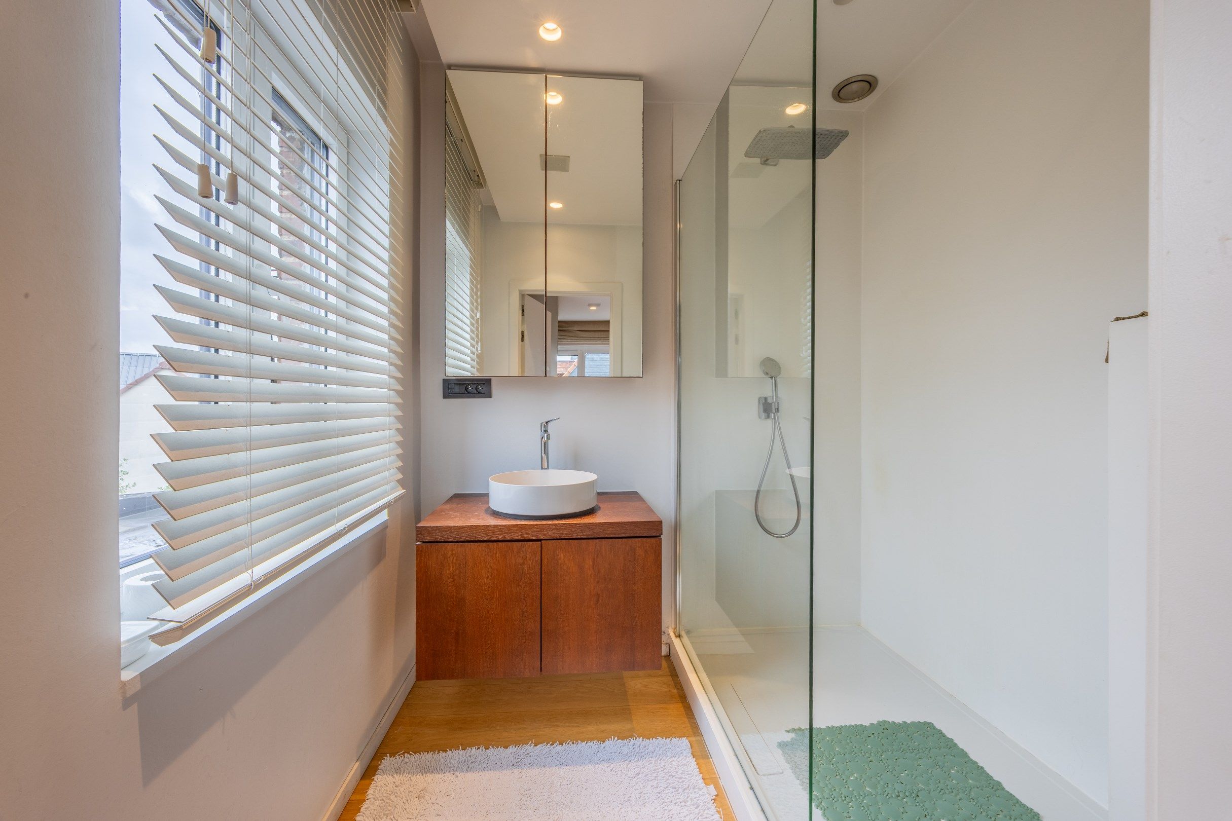 Unieke en recent gerenoveerde woning foto 13