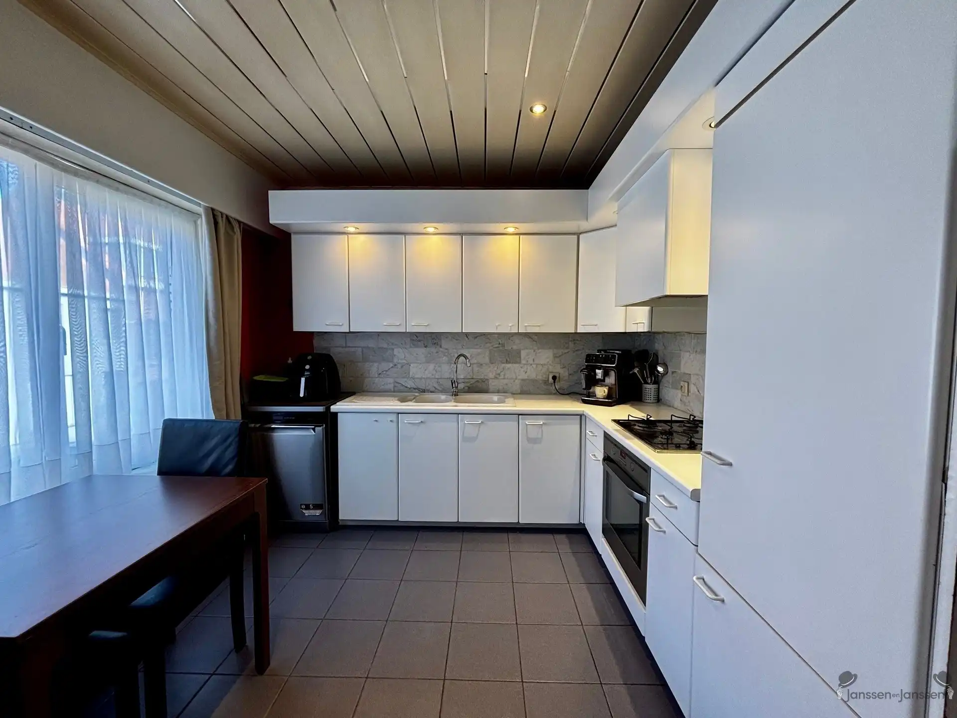 Handelspand met woonst, garage en tuin foto 8