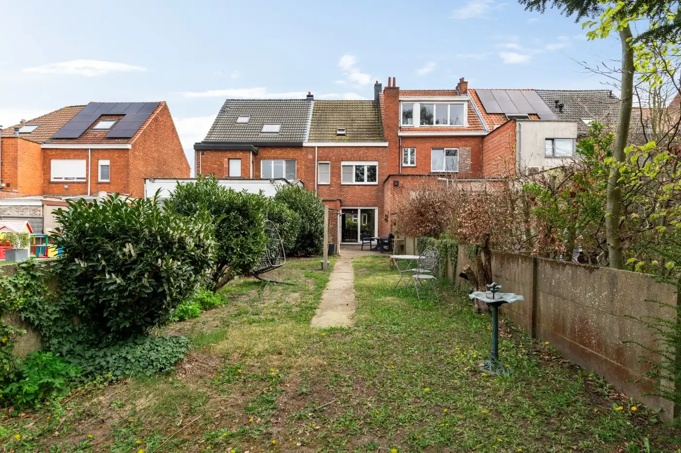 Op te frissen, grote woning met 3 à 4 slpk. en tof west-tuintje foto 22