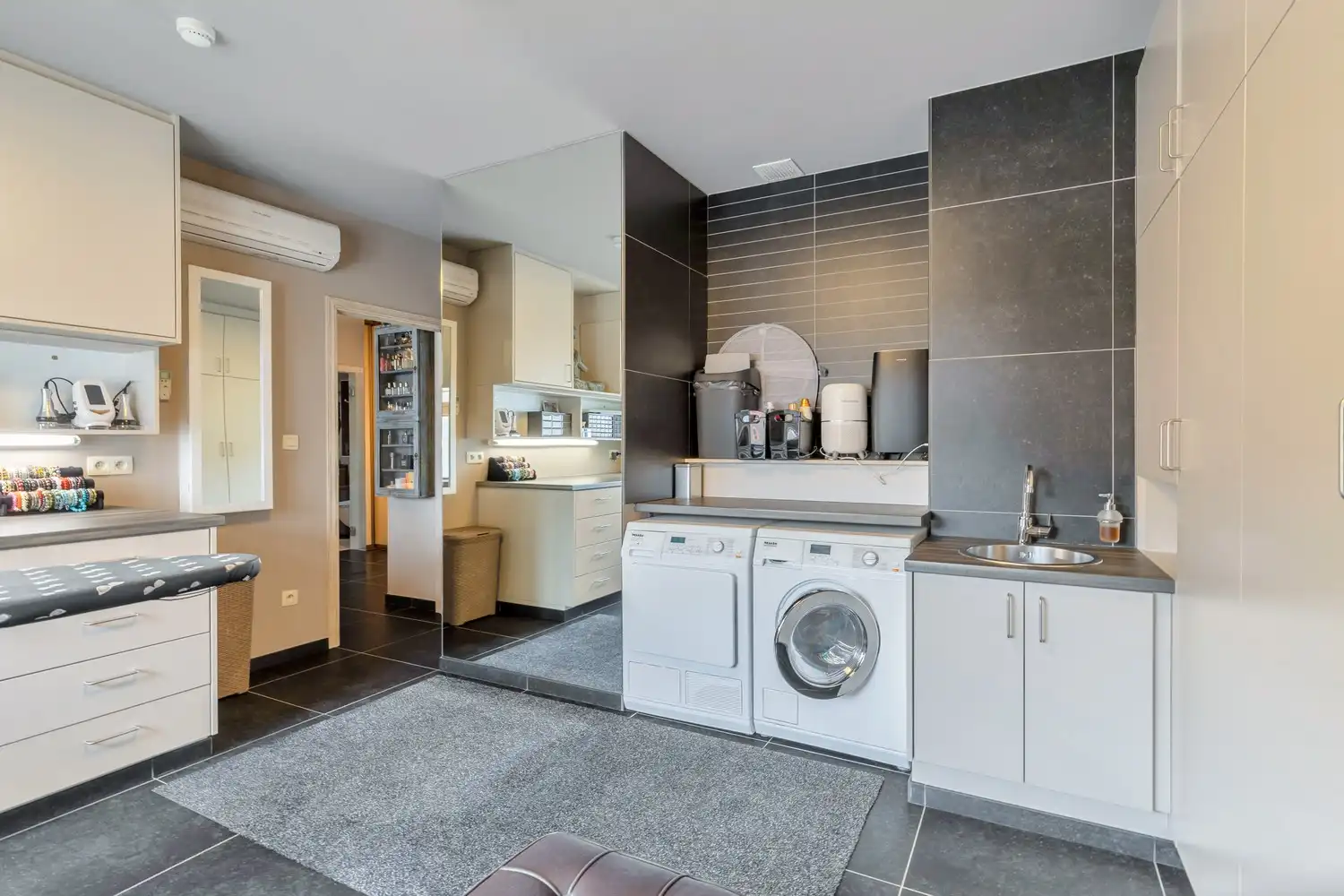 Unieke vastgoedopportuniteit! Ruim bedrijfscomplex met 2 appartementen en exclusief penthouse op 46a 55ca! foto 86