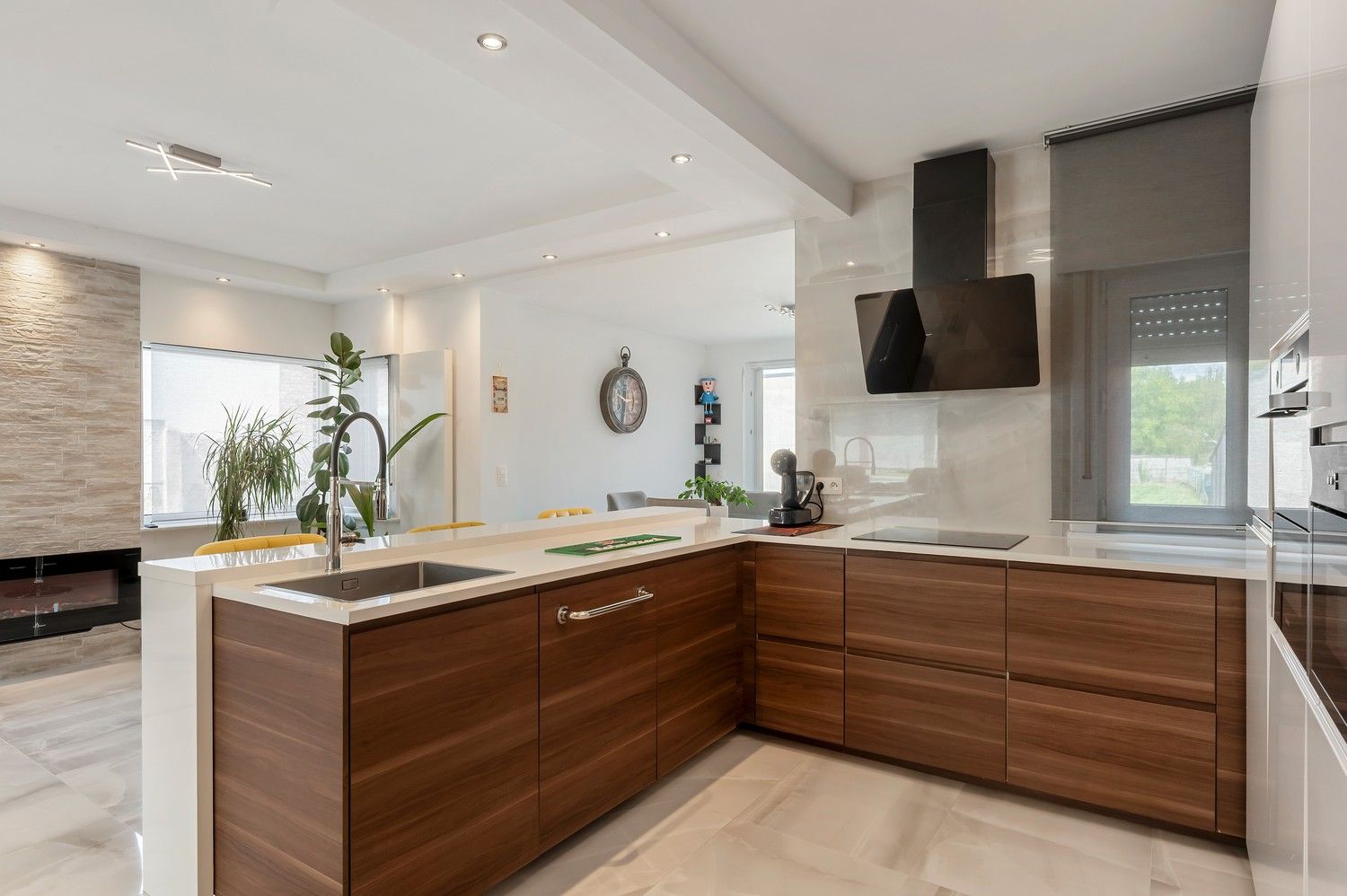 GERENOVEERDE WONING MET BIJGEBOUW foto 12