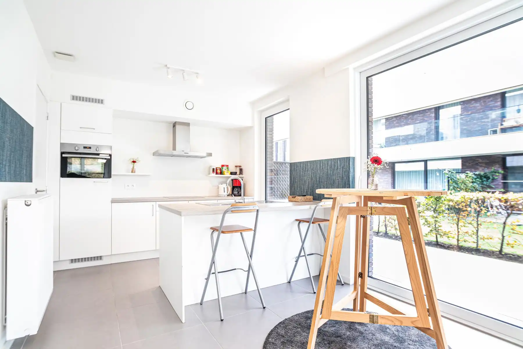 Lichtrijk gelijkvloers appartement met terras en tuinzicht foto 8