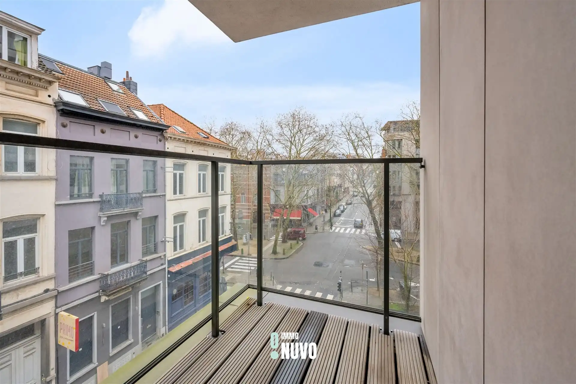 Lichtrijk 2‑slpk appartement in Europese wijk foto 17