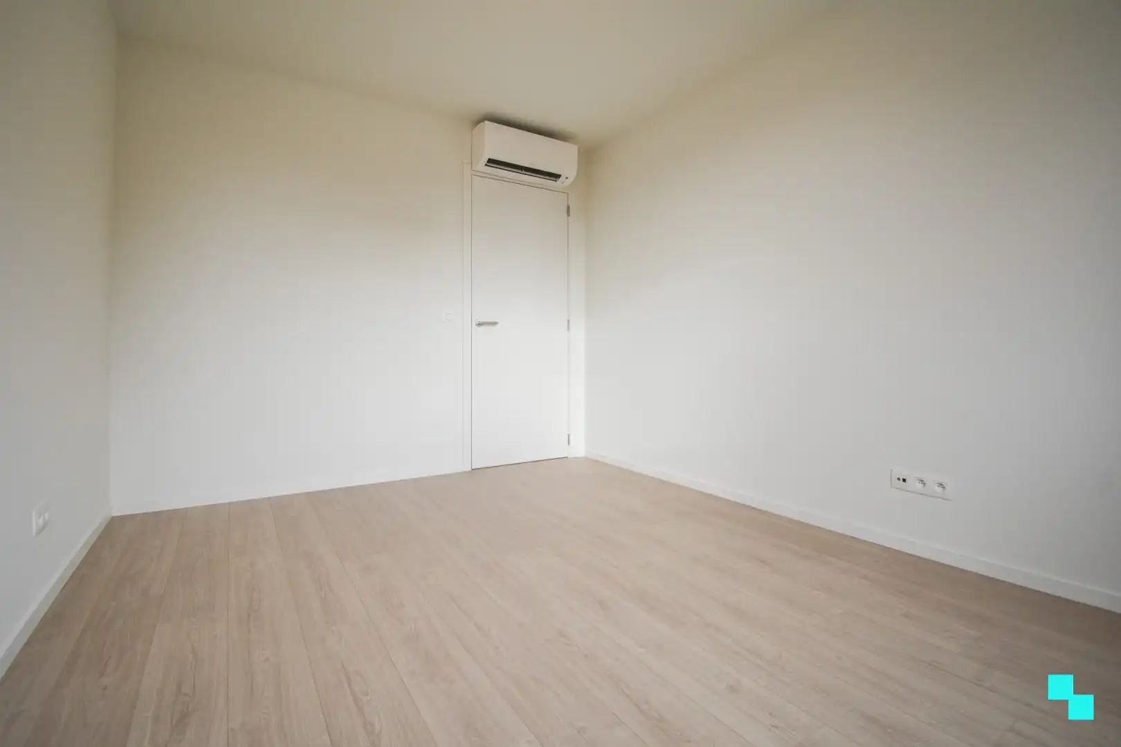 Volledig afgewerkte nieuwbouwwoning met carport te Sleihage foto 12