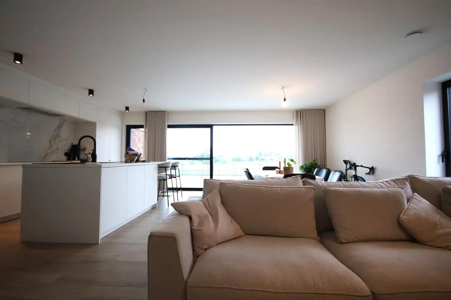 Ruim duplexappartement met prachtig uitzicht in Gingelom foto 16