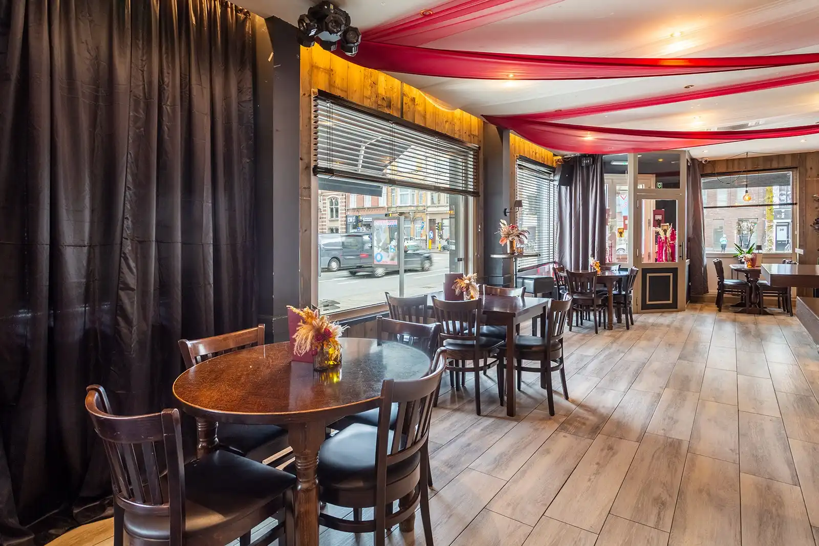 Opbrengsteigendom met horeca op topligging – Cogelsplein Deurne foto 4