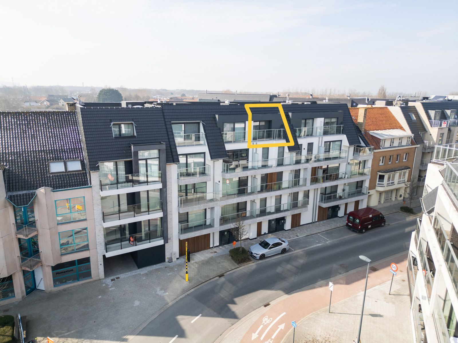 Recent appartement met autostaanplaats en berging foto {{pictureIndex}}