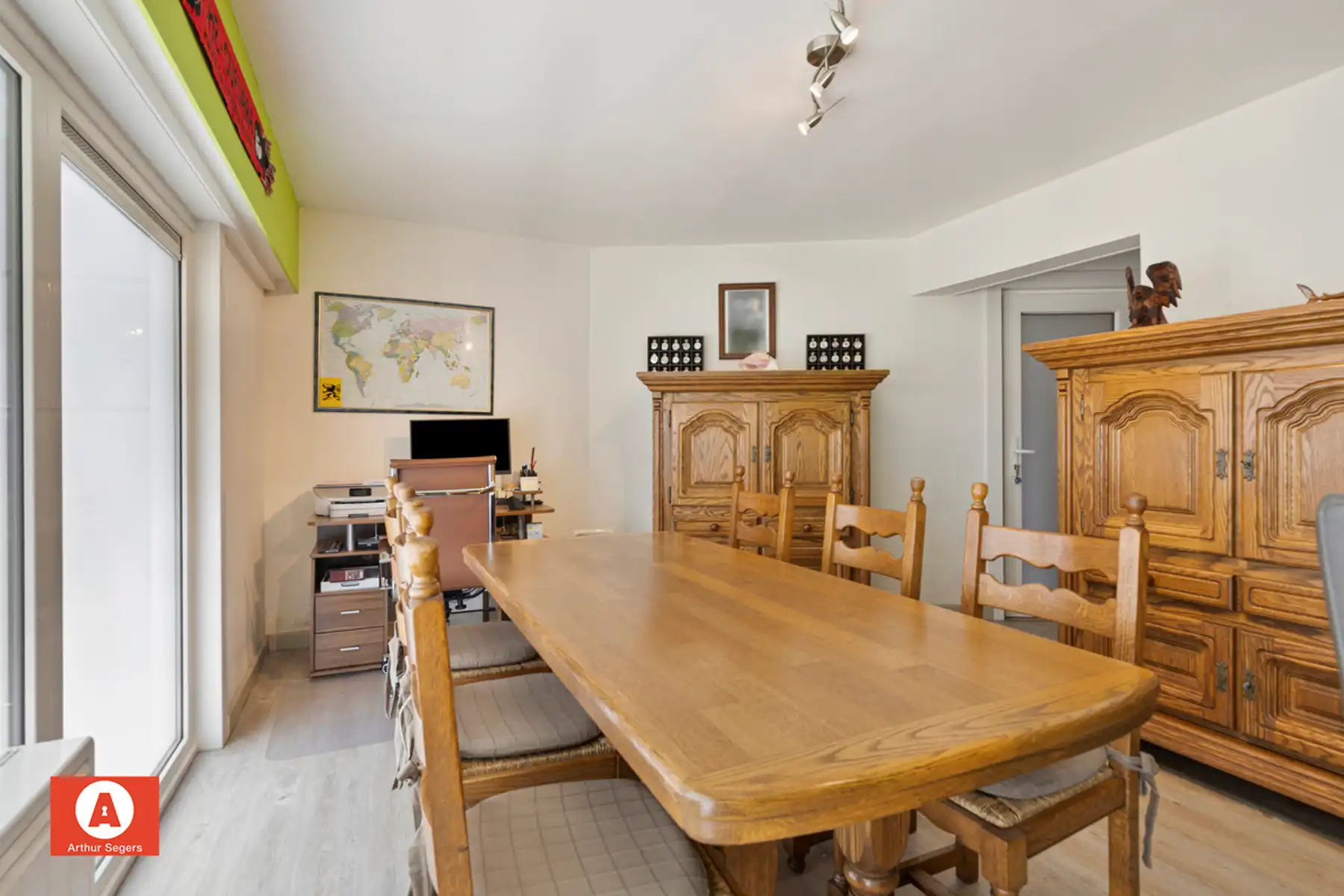 Instapklaar Gelijkvloers appartement mét garage.  foto 8