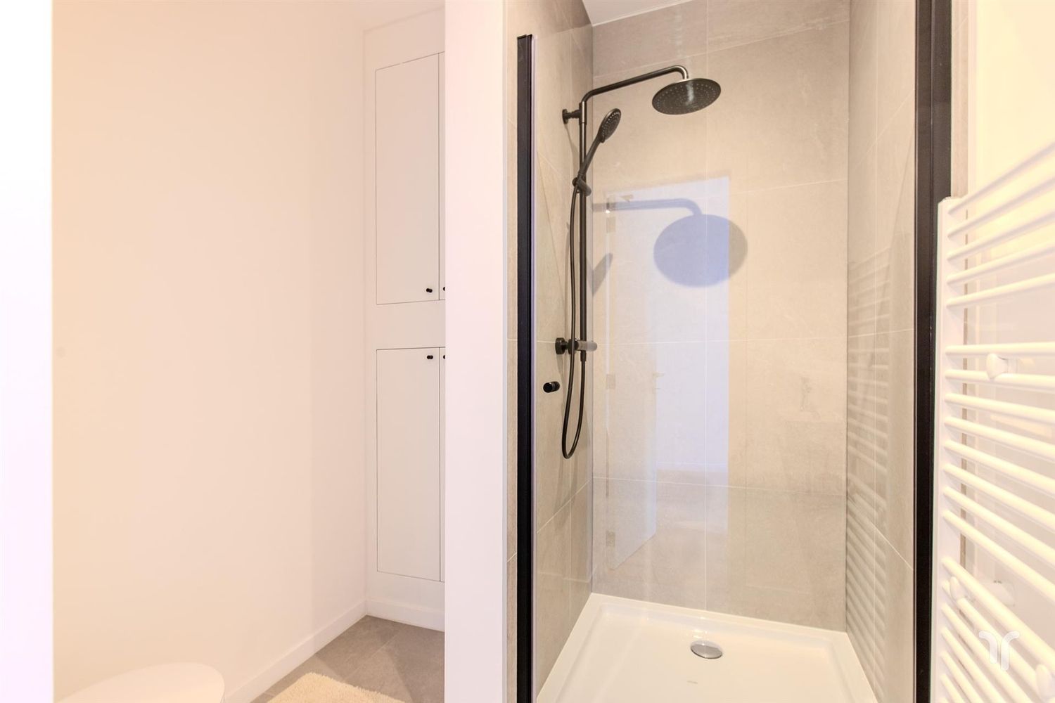Knap gerenoveerde woning foto 12