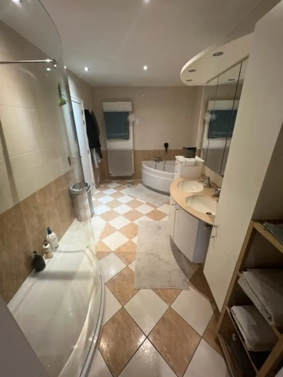 Centraal gelegen en ruim duplex appartement foto 12