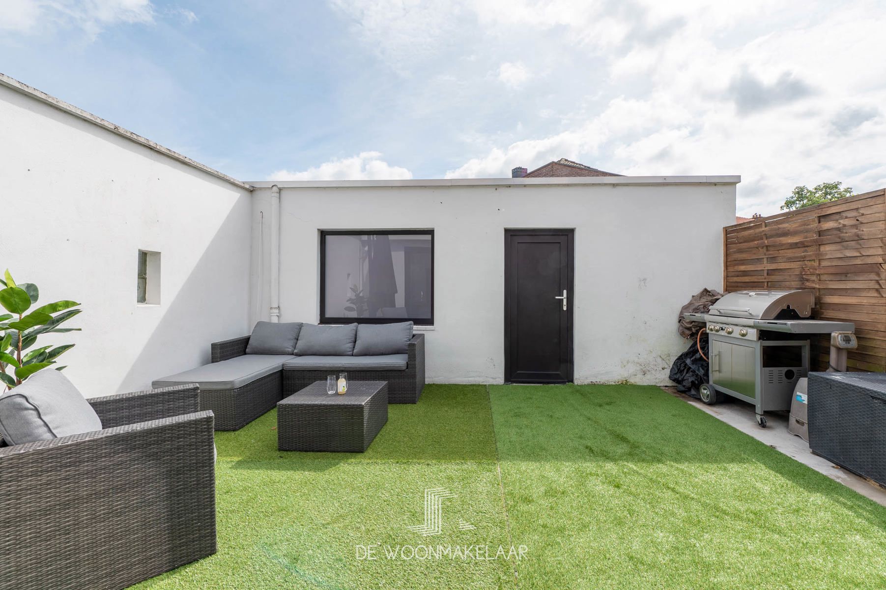 Instapklare hoekwoning met 3 slaapkamers, garage en tuin foto 7