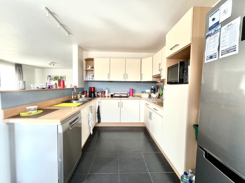 INSTAPKLAAR APPARTEMENT OP 1° VERDIEPING MET RUIM TERRAS foto 4