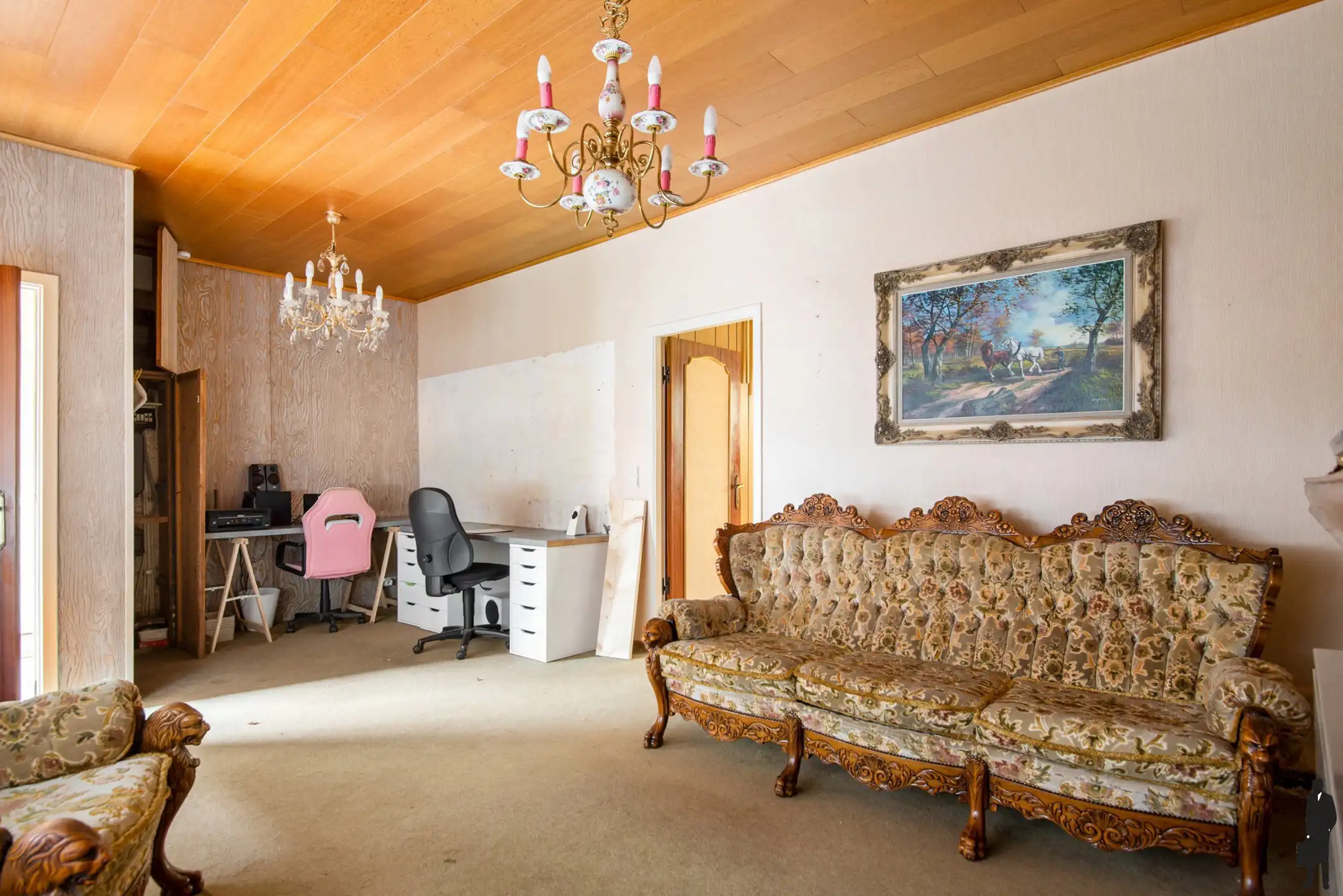 Te renoveren woning pal in het centrum van Hemiksem foto 5