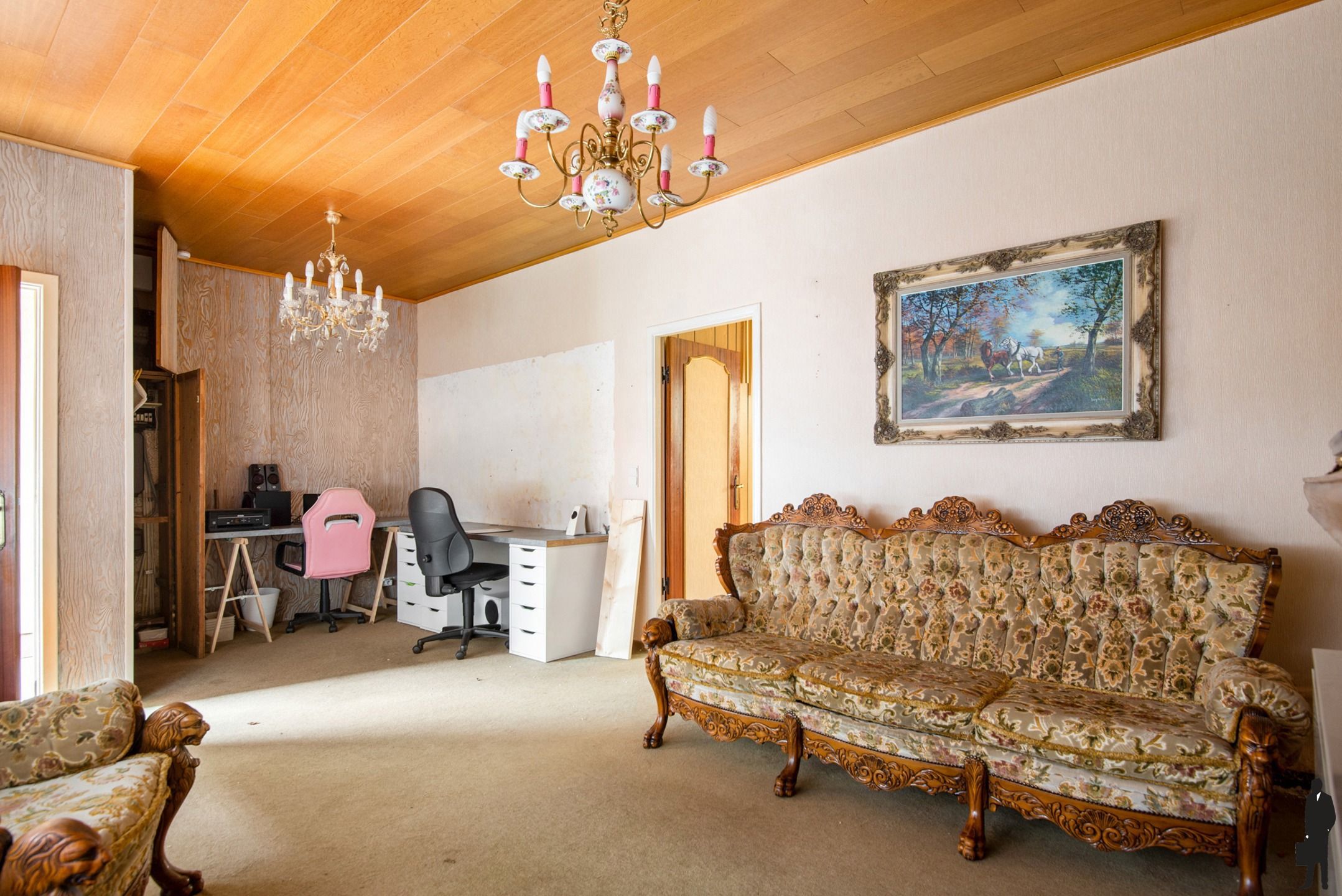 Te renoveren woning pal in het centrum van Hemiksem foto 6