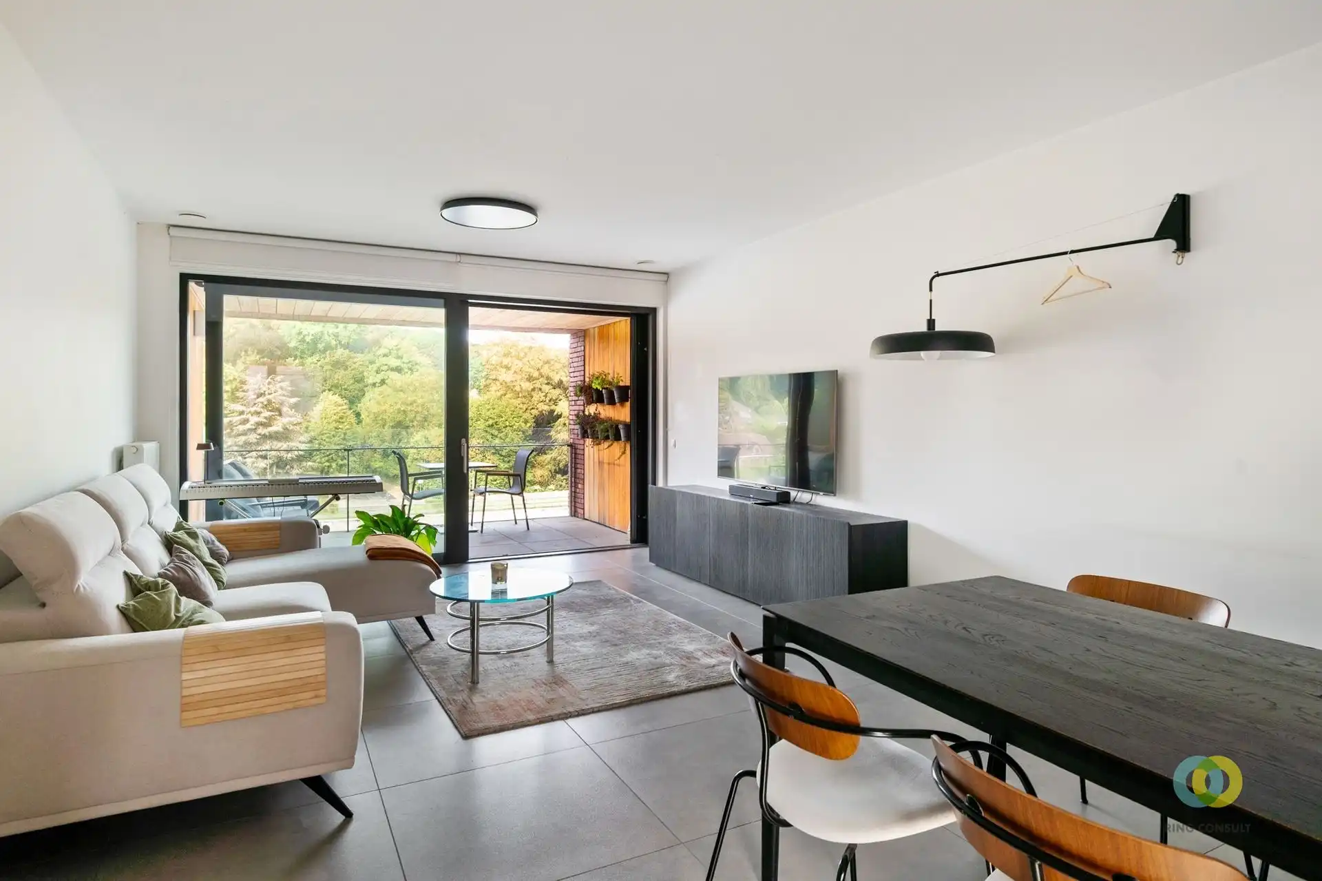 Stijlvol  3-slaapkamerappartement met waterzicht foto {{pictureIndex}}