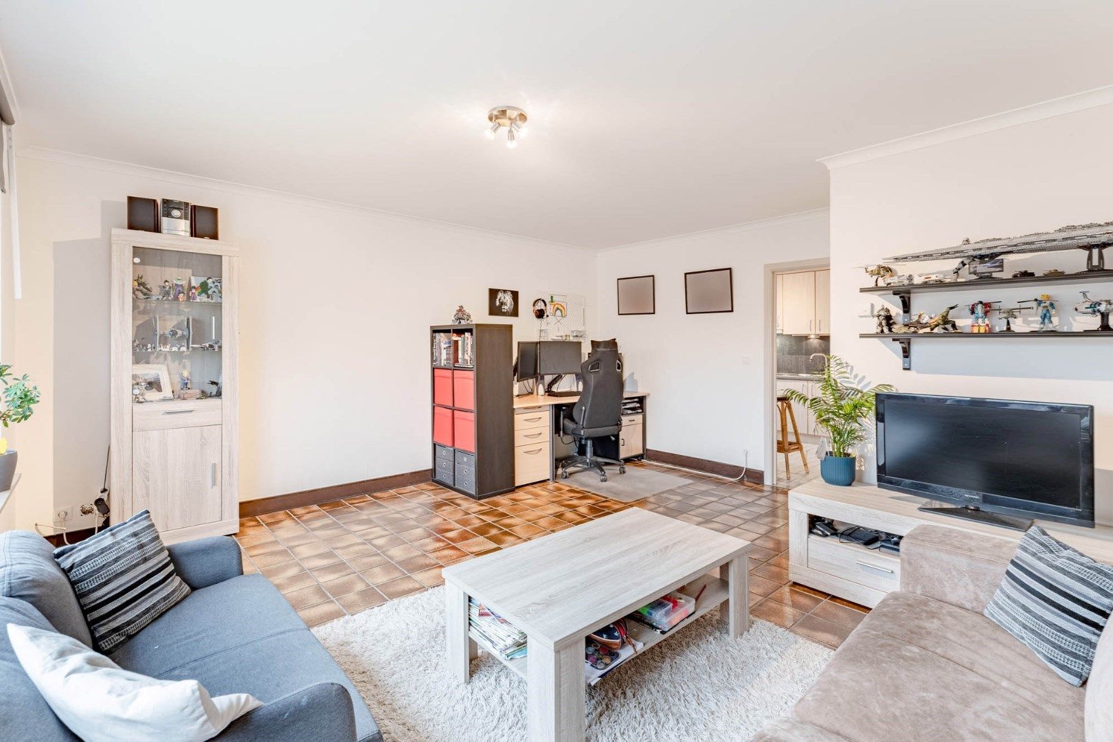 Degelijk doch betaalbaar appartement met twee slaapkamers, garage en berging vlakbij het centrum van Munsterbilzen foto 2